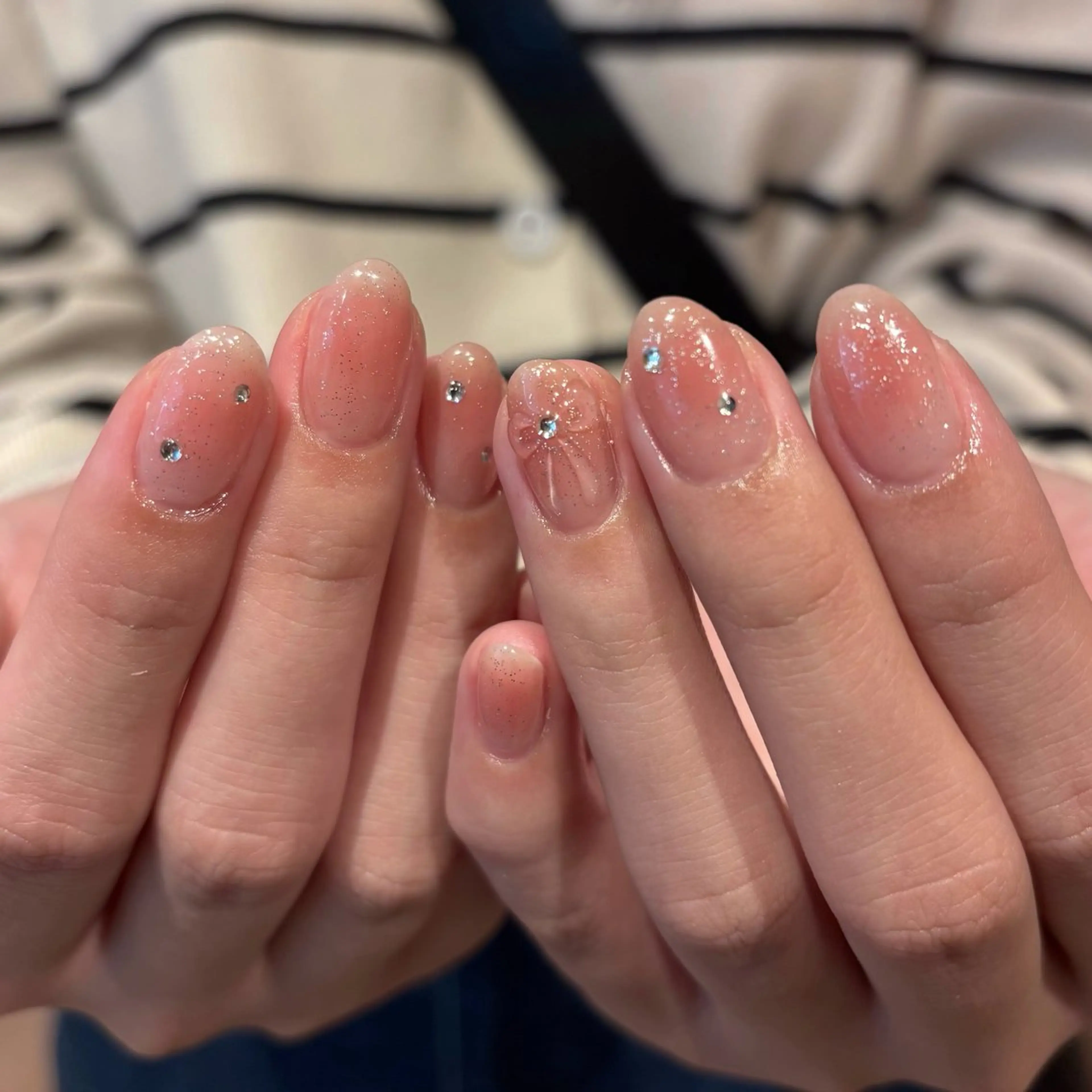 ネイル チークネイル ガーリー キラキラネイル ラメ(グリッター) オフィスネイル ハンドネイル Bianca名駅店 安田のネイルデザイン