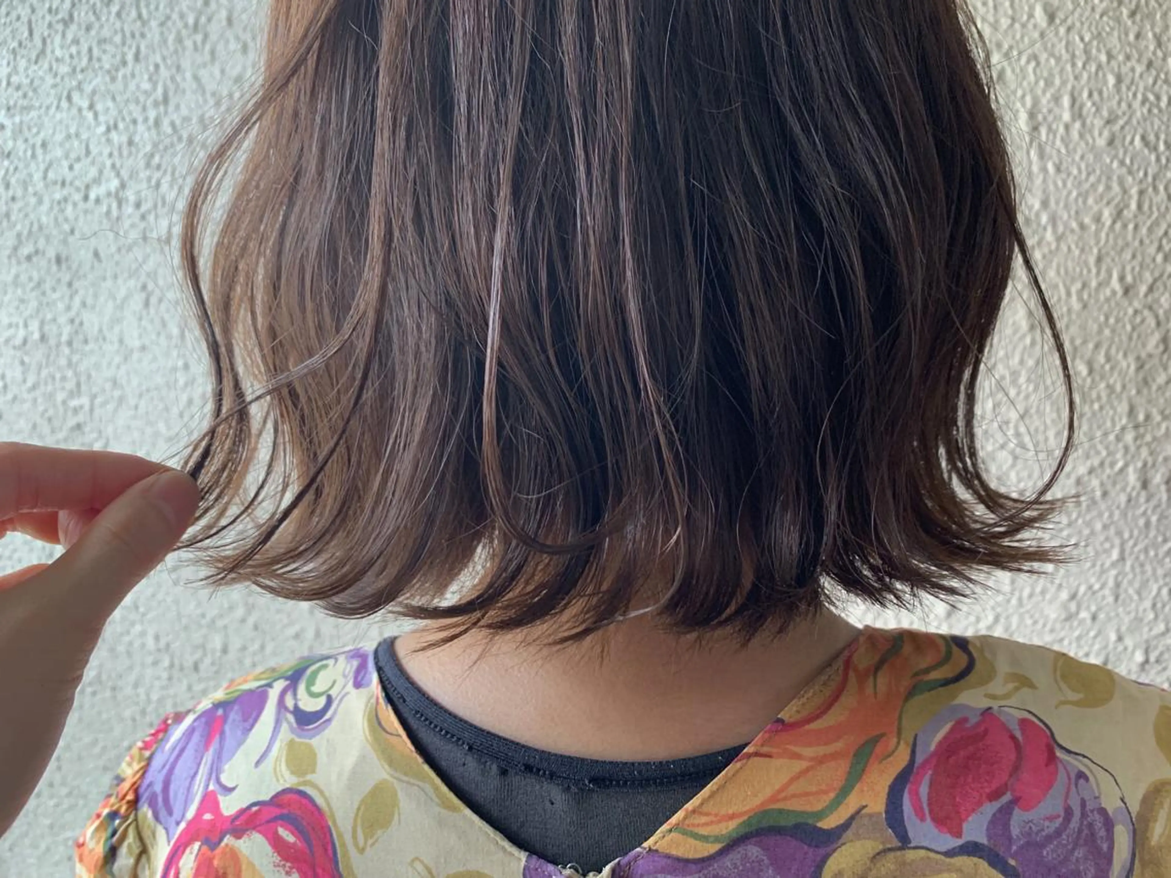 ミディアム カラー ベージュカラー ボブ 外ハネヘア サダハルカ ｜chouetteのヘアスタイル