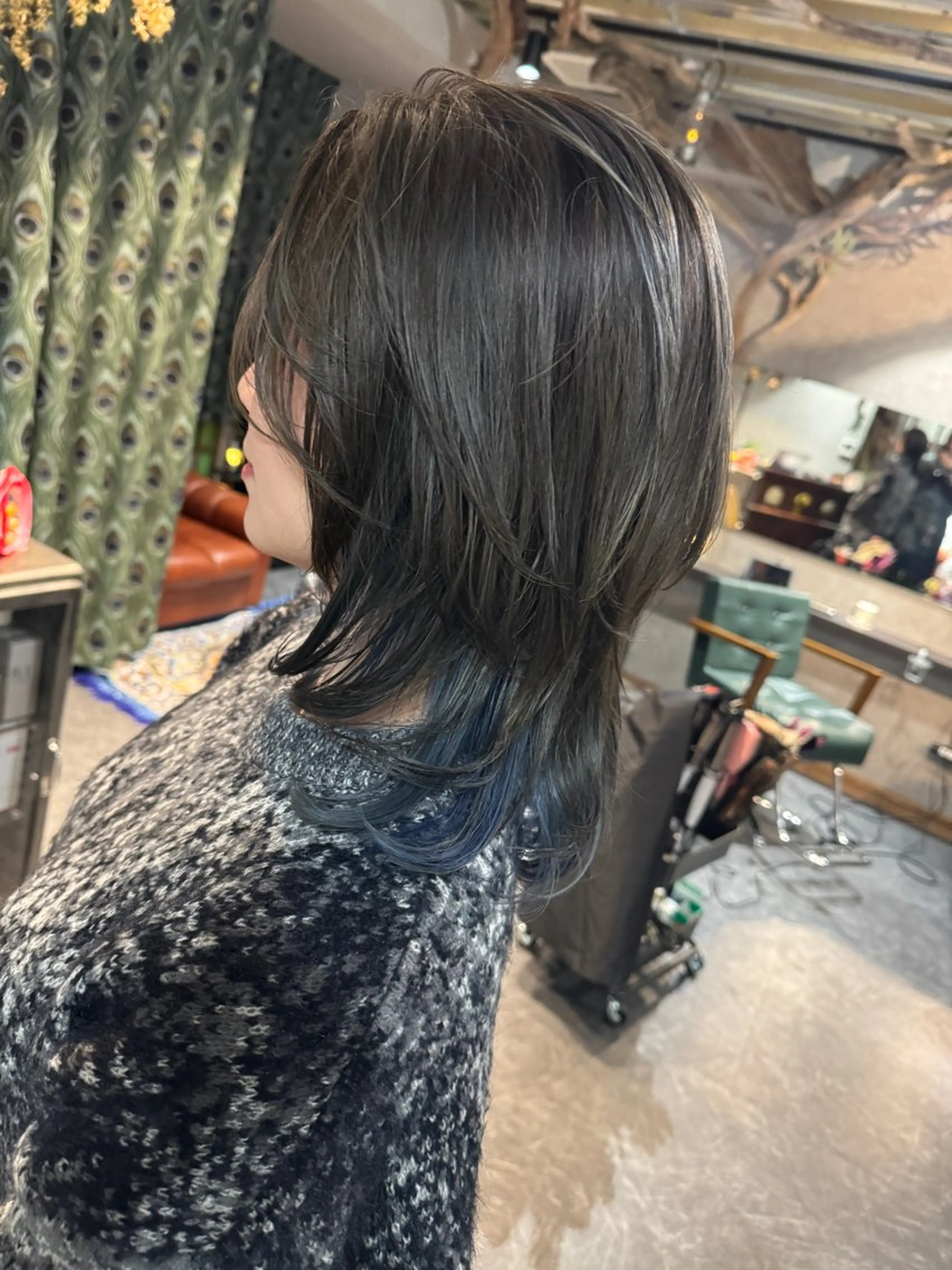 ミディアム カラー アディクシーカラー ベージュカラー ブリーチ ケアブリーチ 透明感カラー カット ヘアカラー トリートメント ravens デザインカラーのヘアスタイル