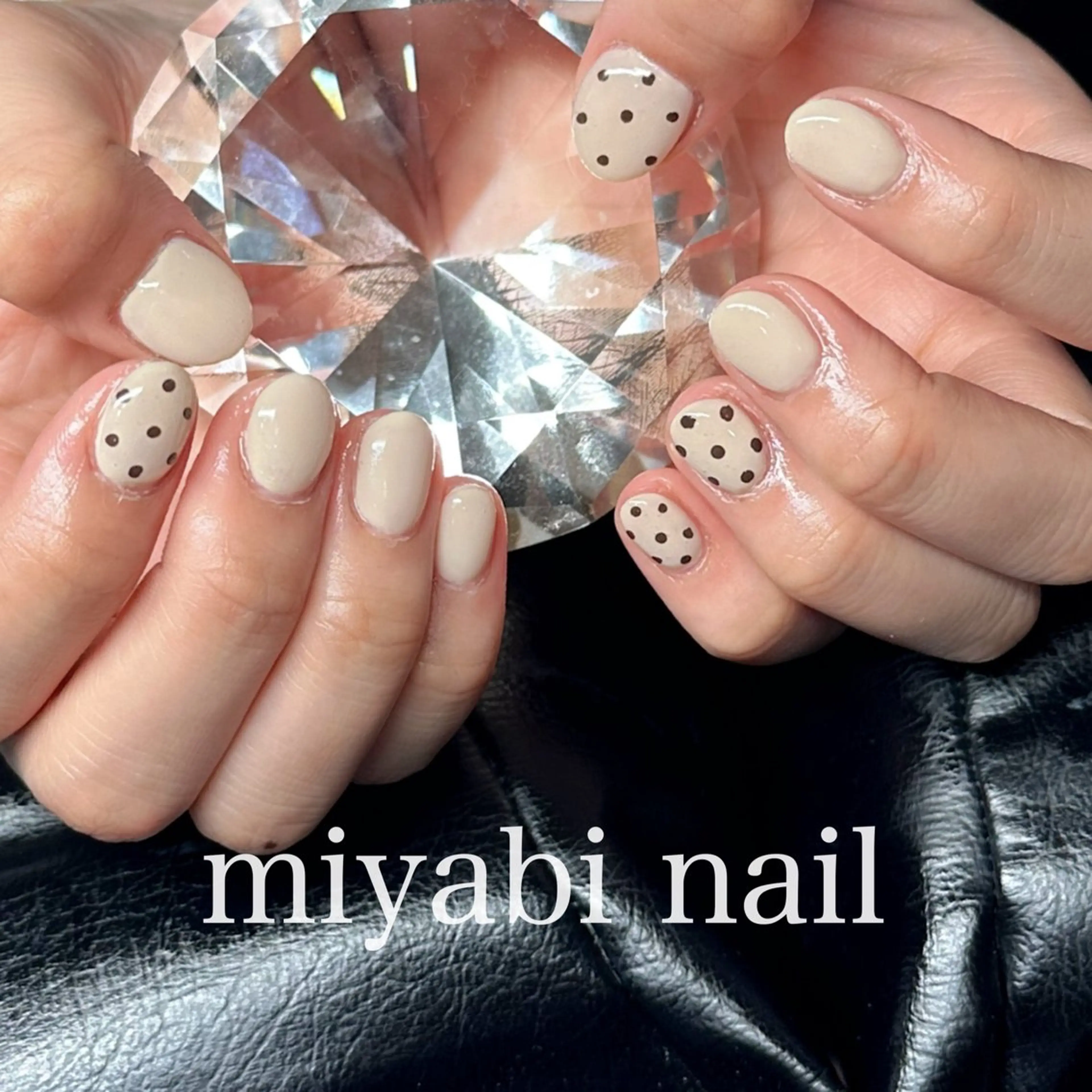 ネイル アートネイル ブラウン ドット ジェルネイル 持ち込み ハンドネイル miyabi nail 桂川駅近くのネイルデザイン