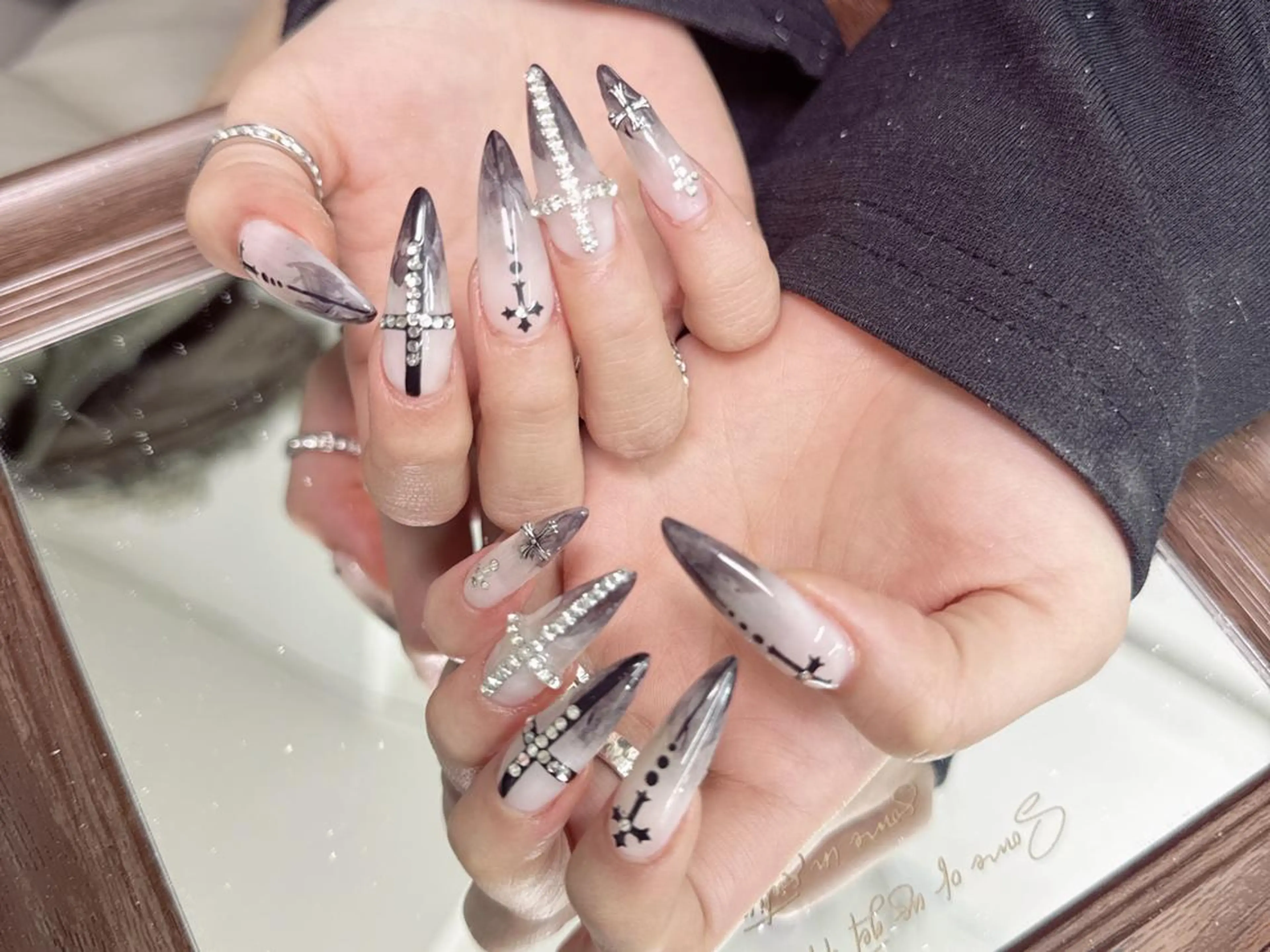 ネイル フレンチネイル ハート 韓国ネイル マグネットネイル マグネットフレンチ ロータス ネイルサロンのネイルデザイン