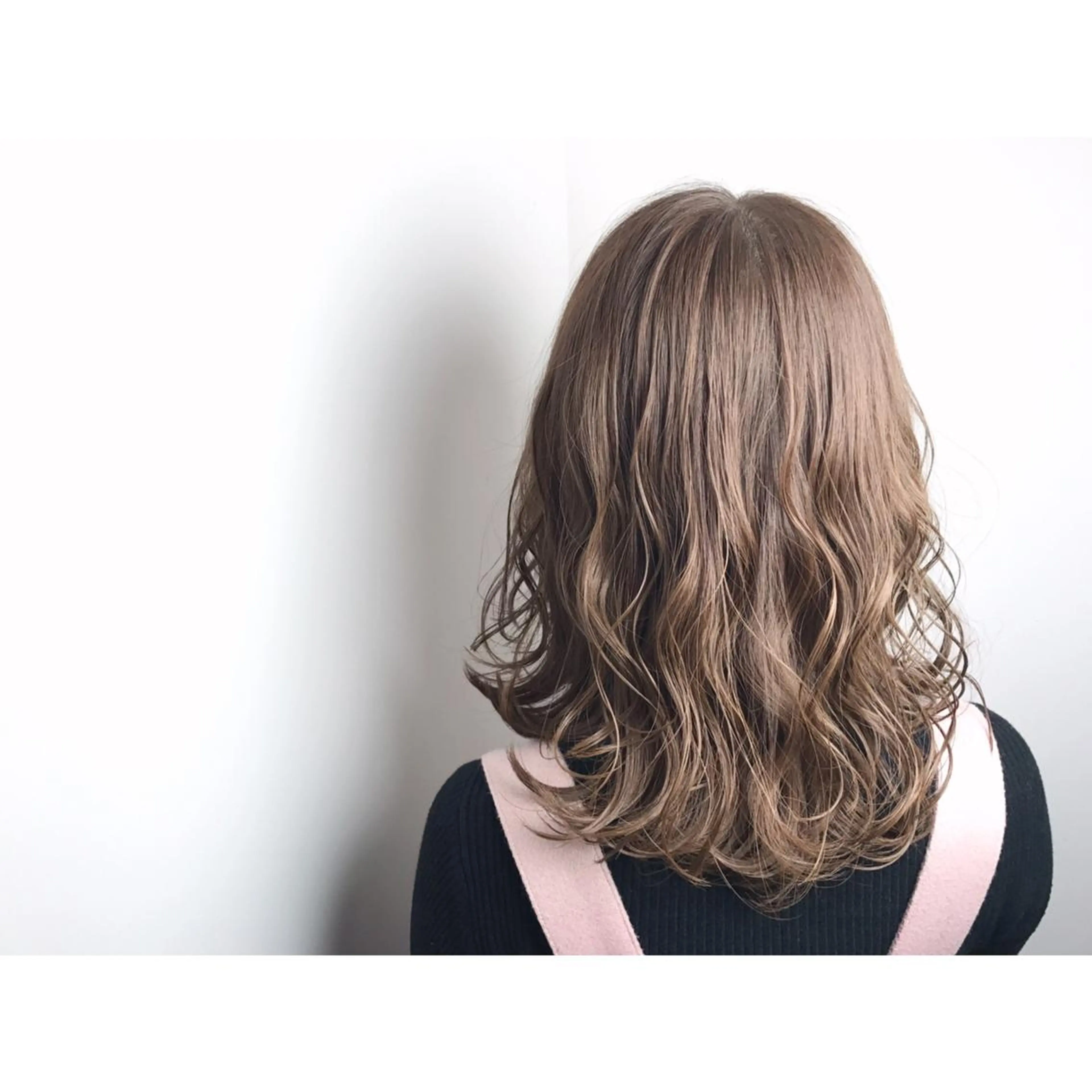 ミディアム カラー ベージュカラー ブリーチ ブリーチなしカラー ショート/レイヤー なら石井知希のヘアスタイル