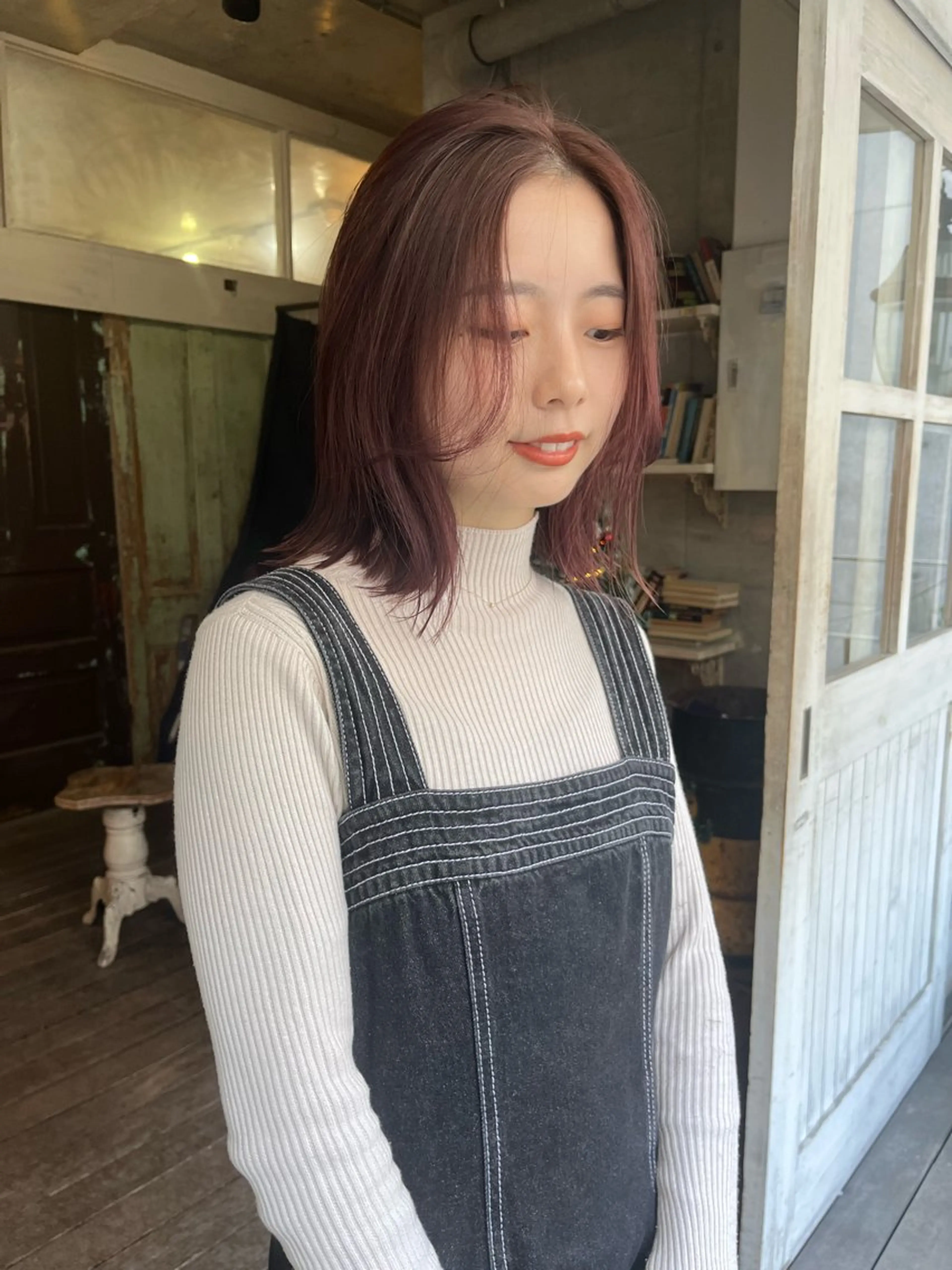 ミディアム カット ヘアカラー トリートメント ハイトーン/顔まわり レイヤー/YUKAのヘアスタイル