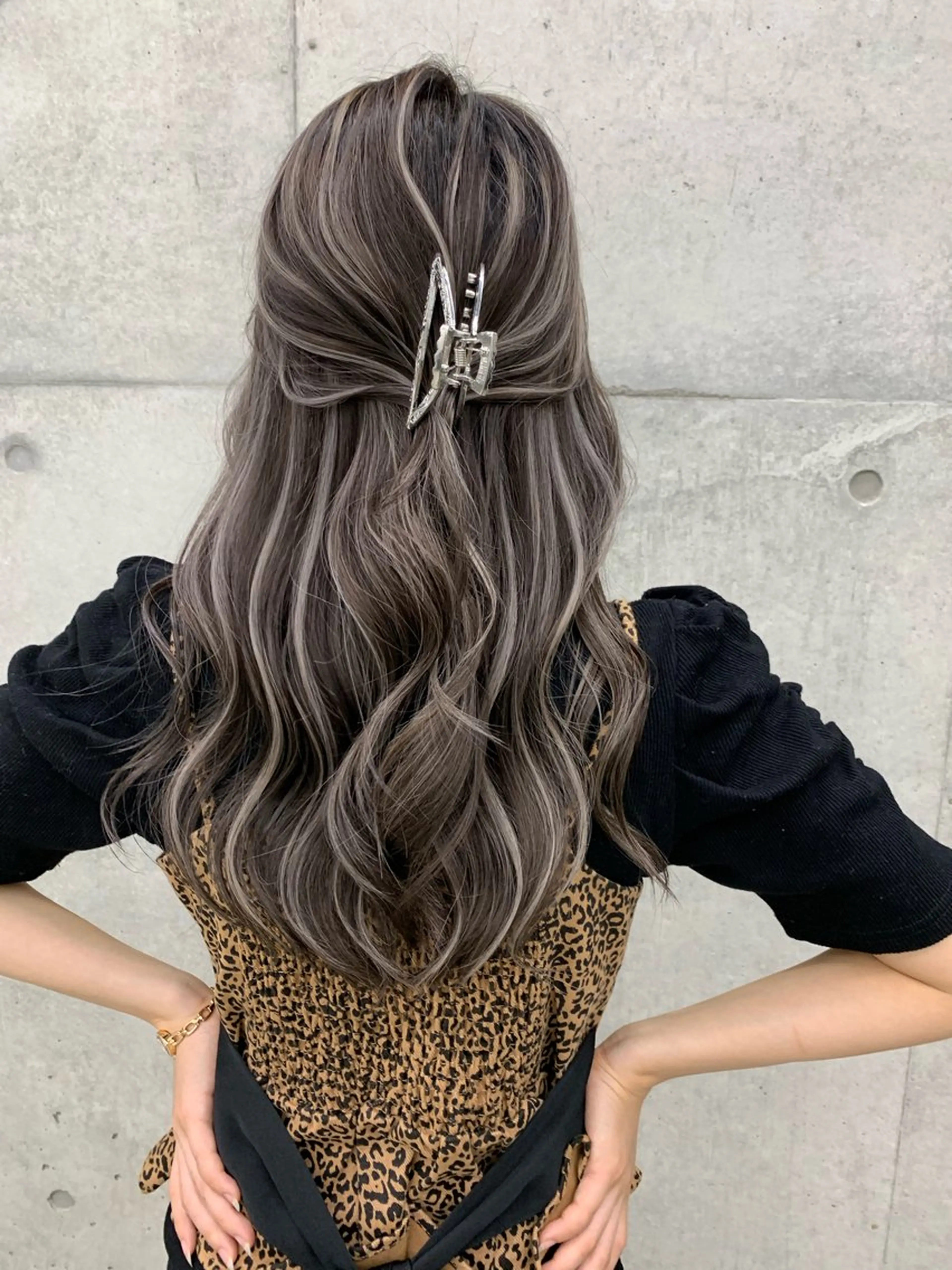 ロング ハイライト 原田 瑠月のヘアスタイル