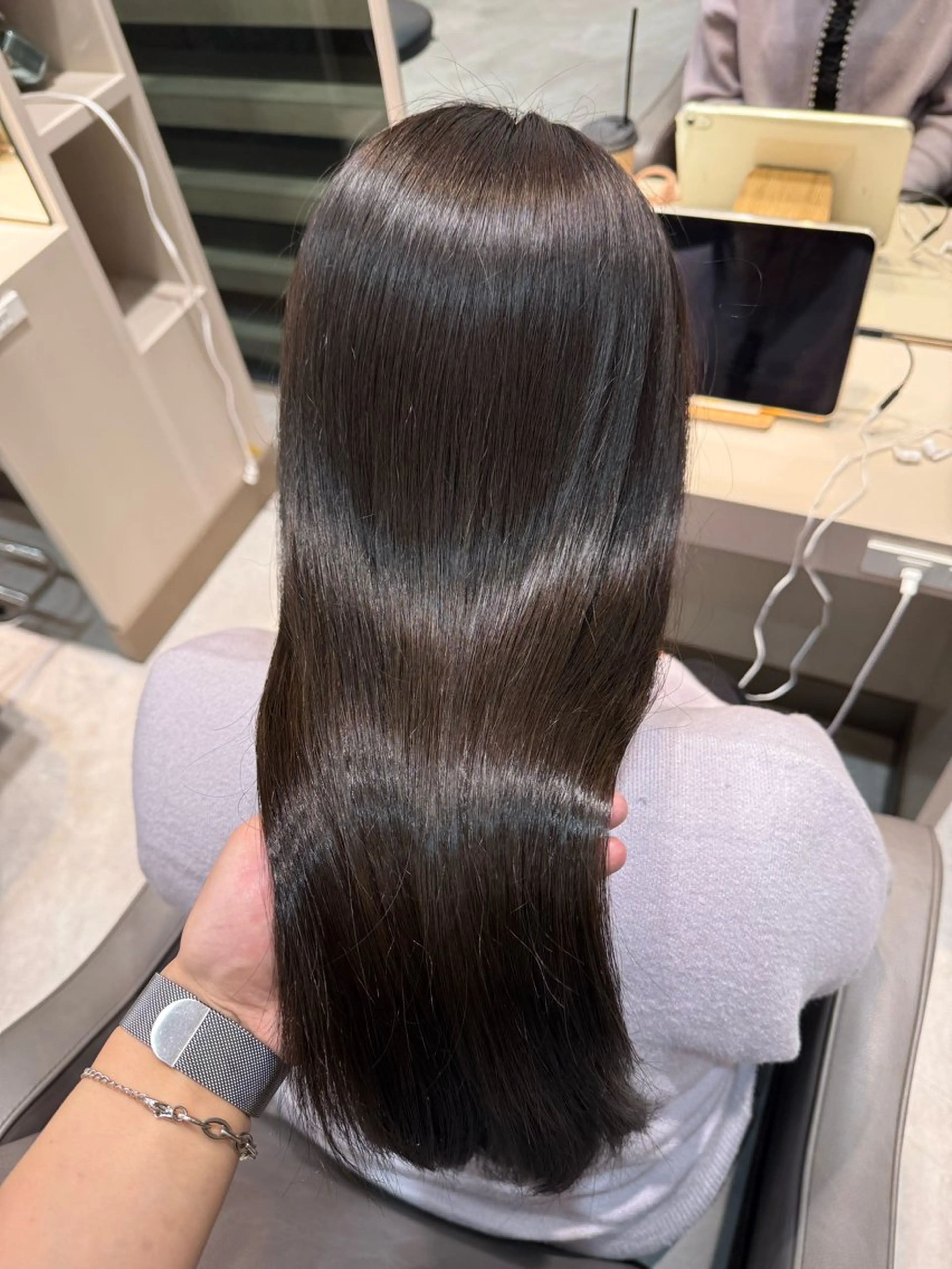 ロング なかはた りく /艶カラーのヘアスタイル