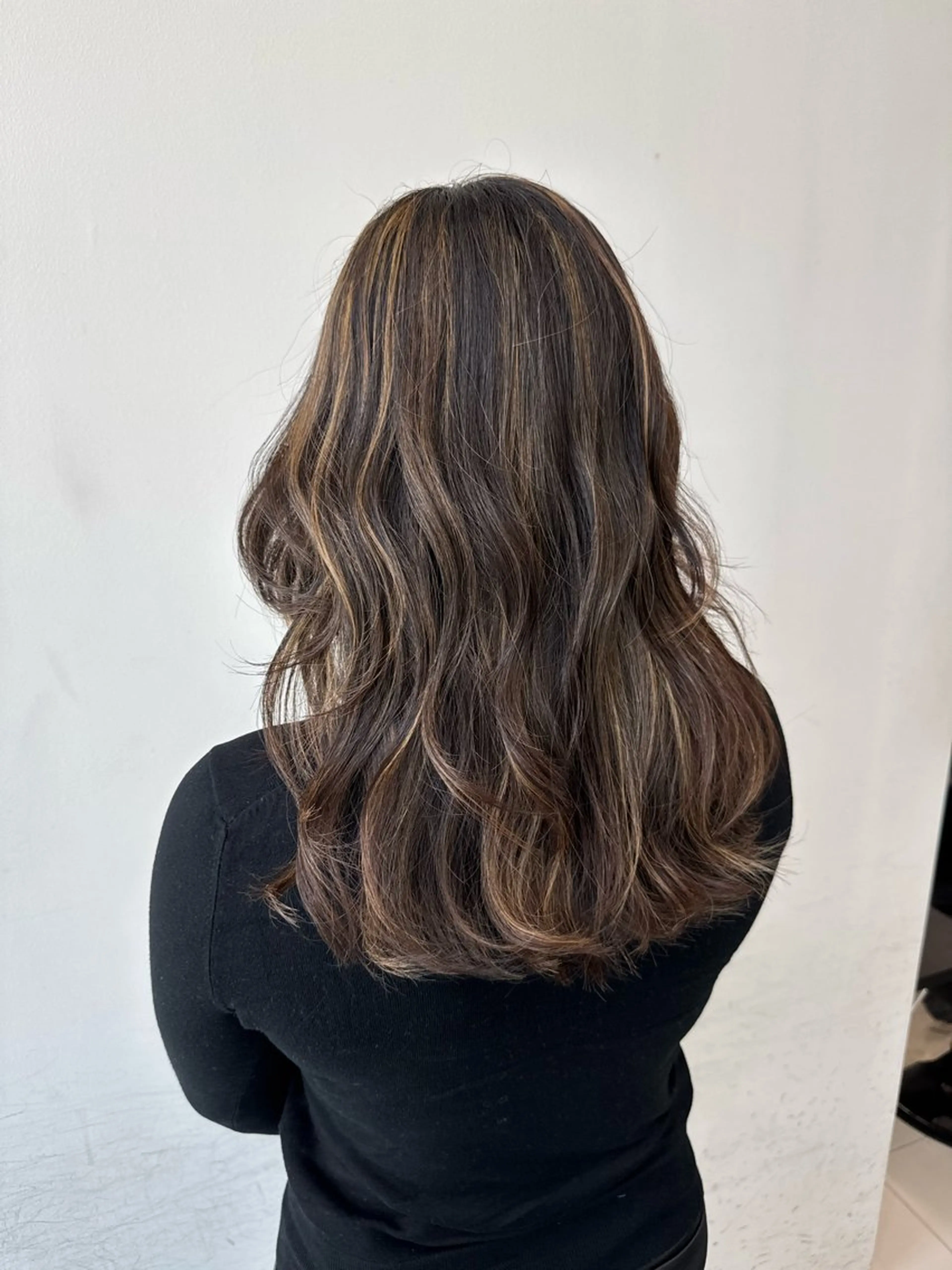 ロング カラー ブリーチ ハイライトカラー ハイライト カット ヘアカラー トリートメント ブリーチカラー 安田海音のヘアスタイル