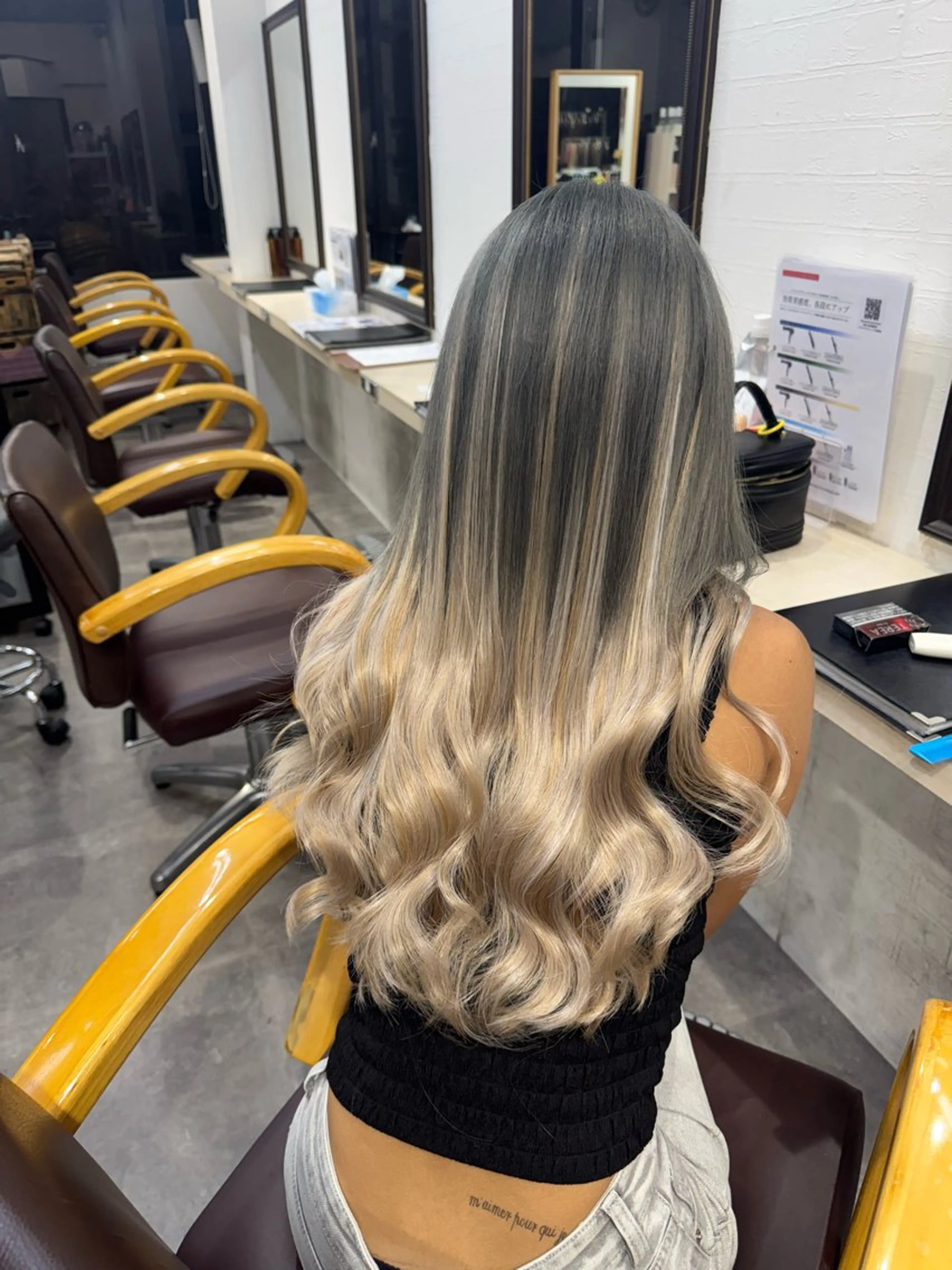 ロング apollo 横浜所属・横浜🦋ハイトーン 🫐耳つぼジュエリーのヘアスタイル