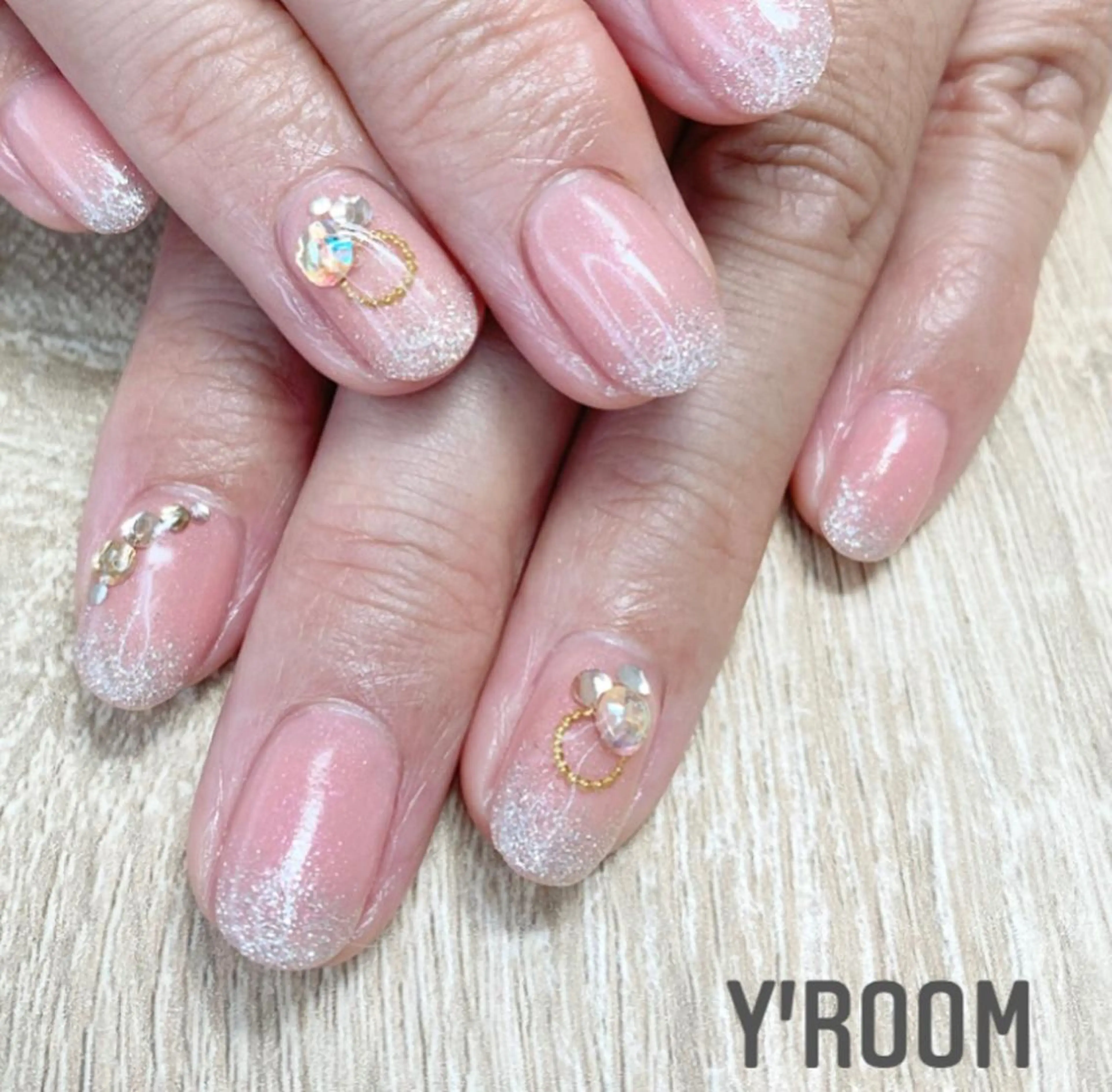 ネイル オーロラネイル フラッシュネイル フットネイル ジェルネイル グラデーション YUKA （ネイリスト）のネイルデザイン