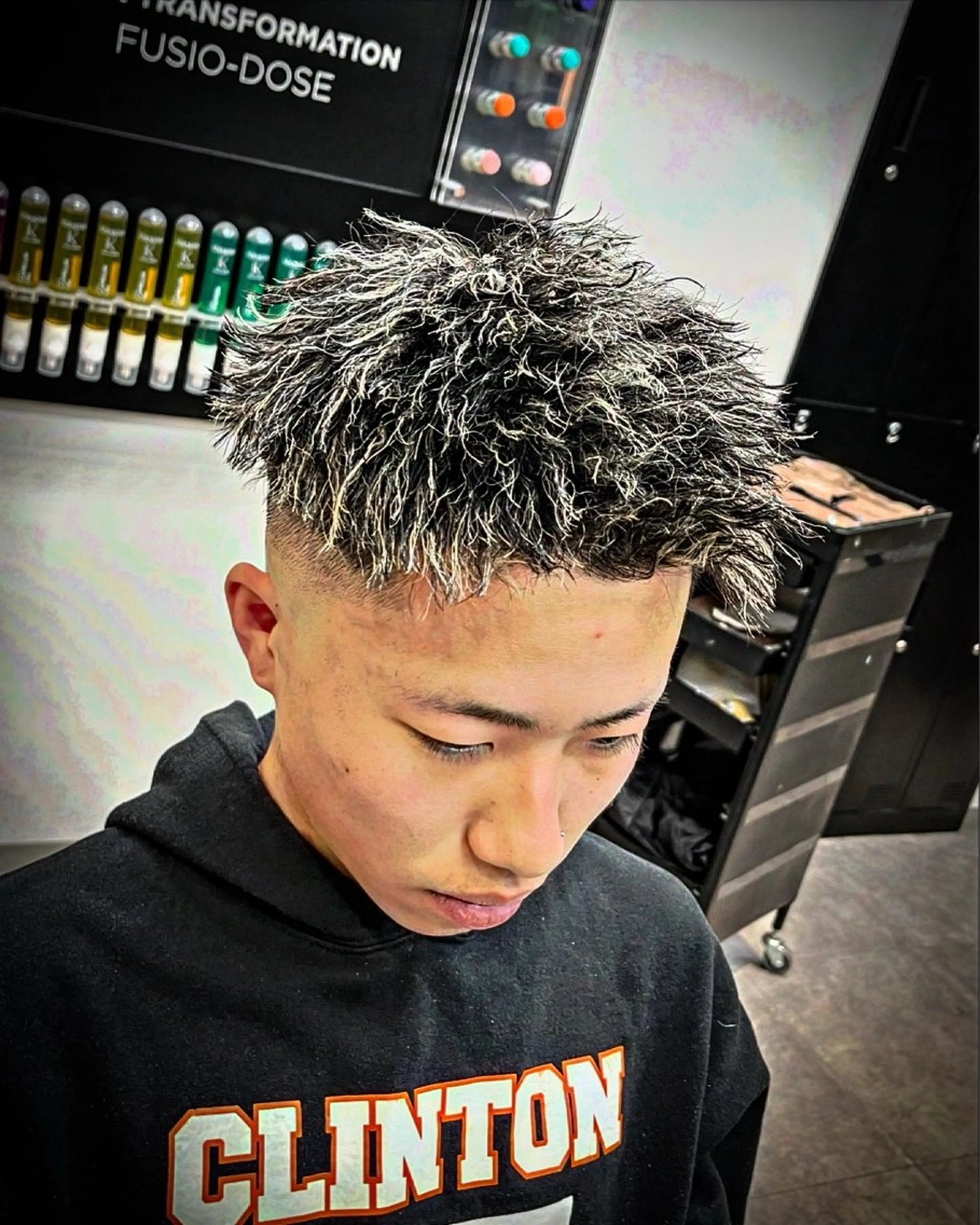 ショート カラー パーマ ヘアアレンジ メンズ メンズメッシュ メンズパーマ メンズツイストパーマ メッシュ ツイストパーマ カット ヘアカラー パーマ ヘアセット men'slapis YUTOのヘアスタイル