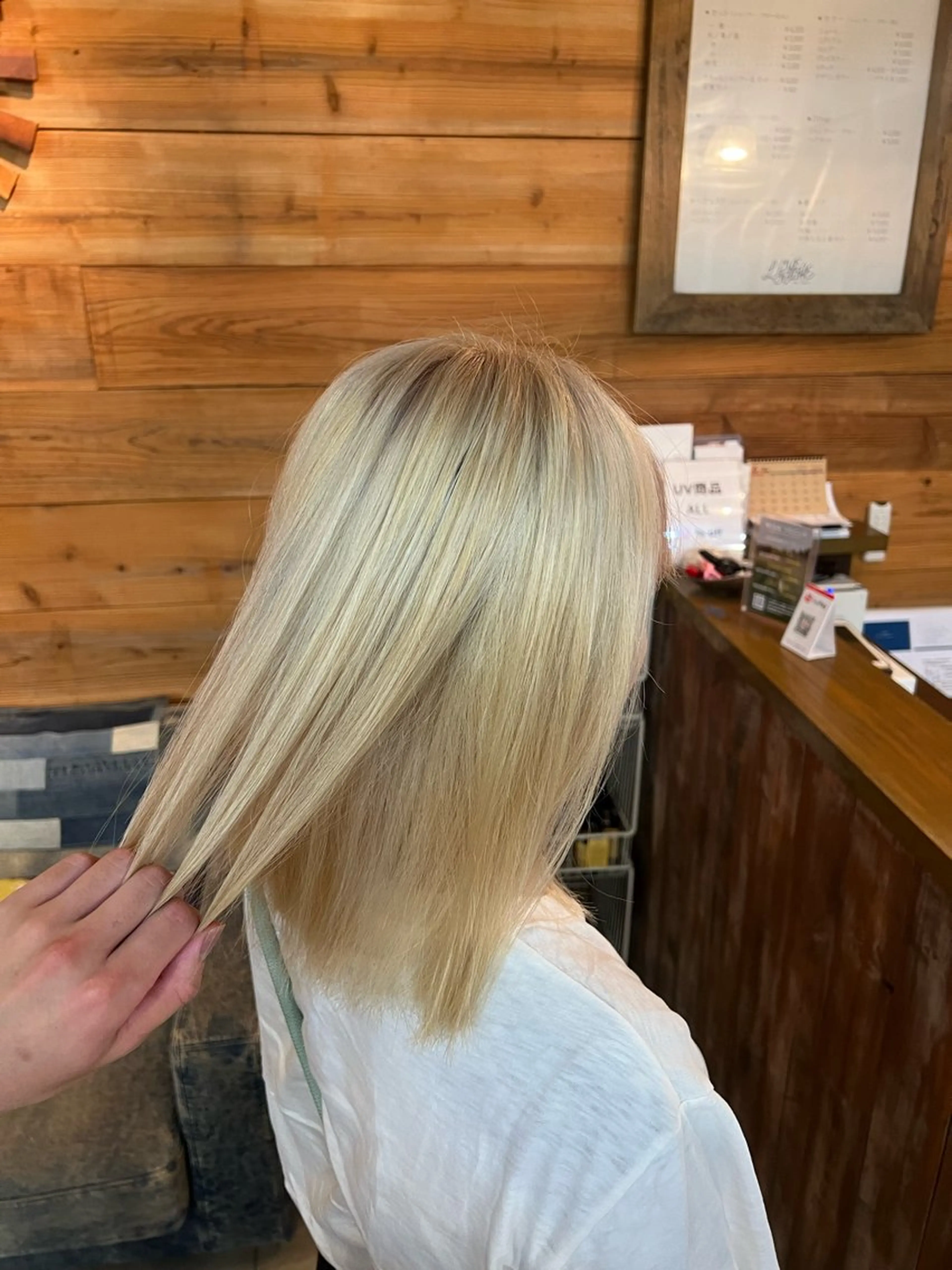 ミディアム カラー 抜きっぱなしブロンド ハイトーンカラー LOVERICHE所属・ハイトーン/デザイン /パーマ/本田誠人のヘアスタイル
