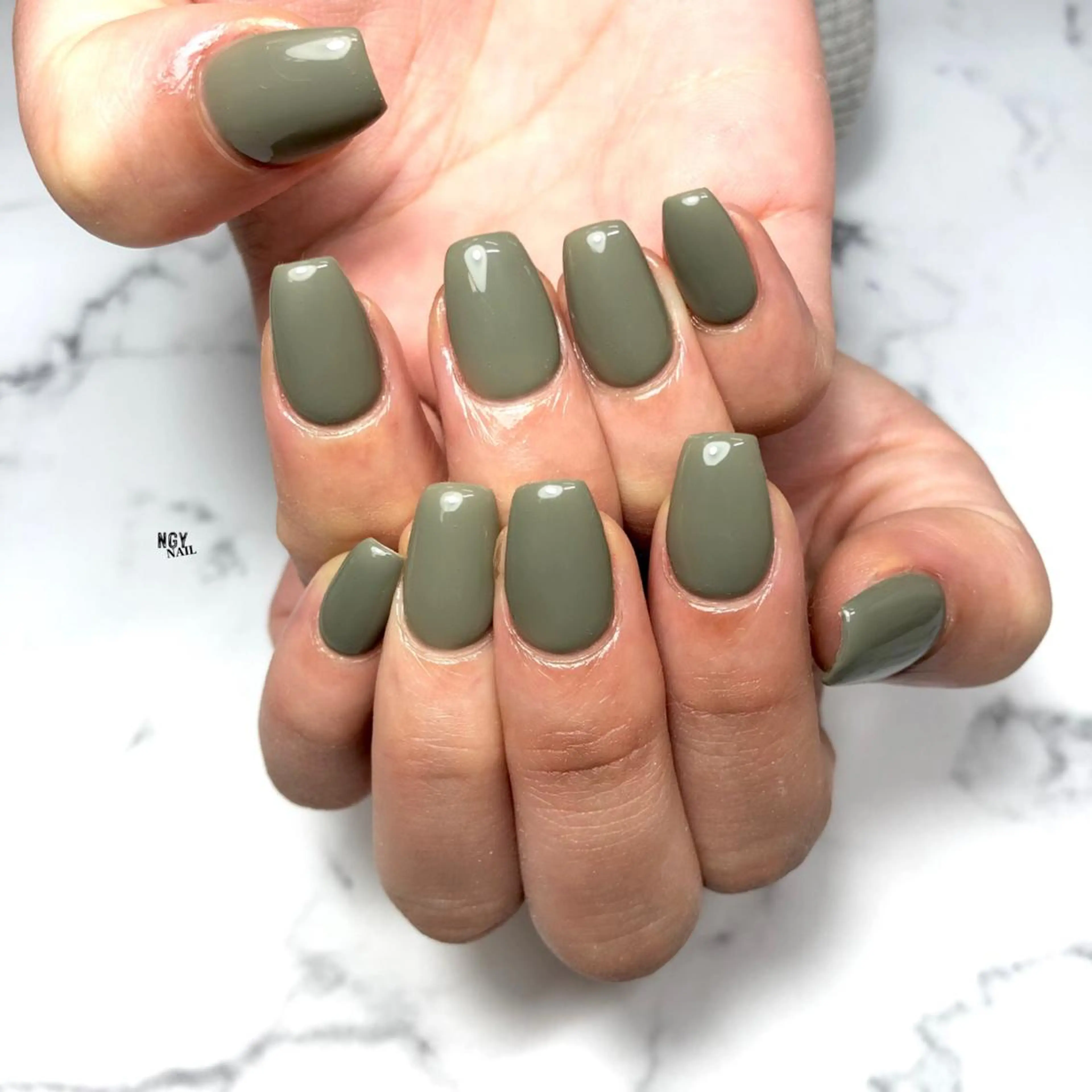 ネイル 長さ出し グリーン ワンカラーネイル シンプルネイル スクエアネイル ハンドネイル NAIL NOWのネイルデザイン