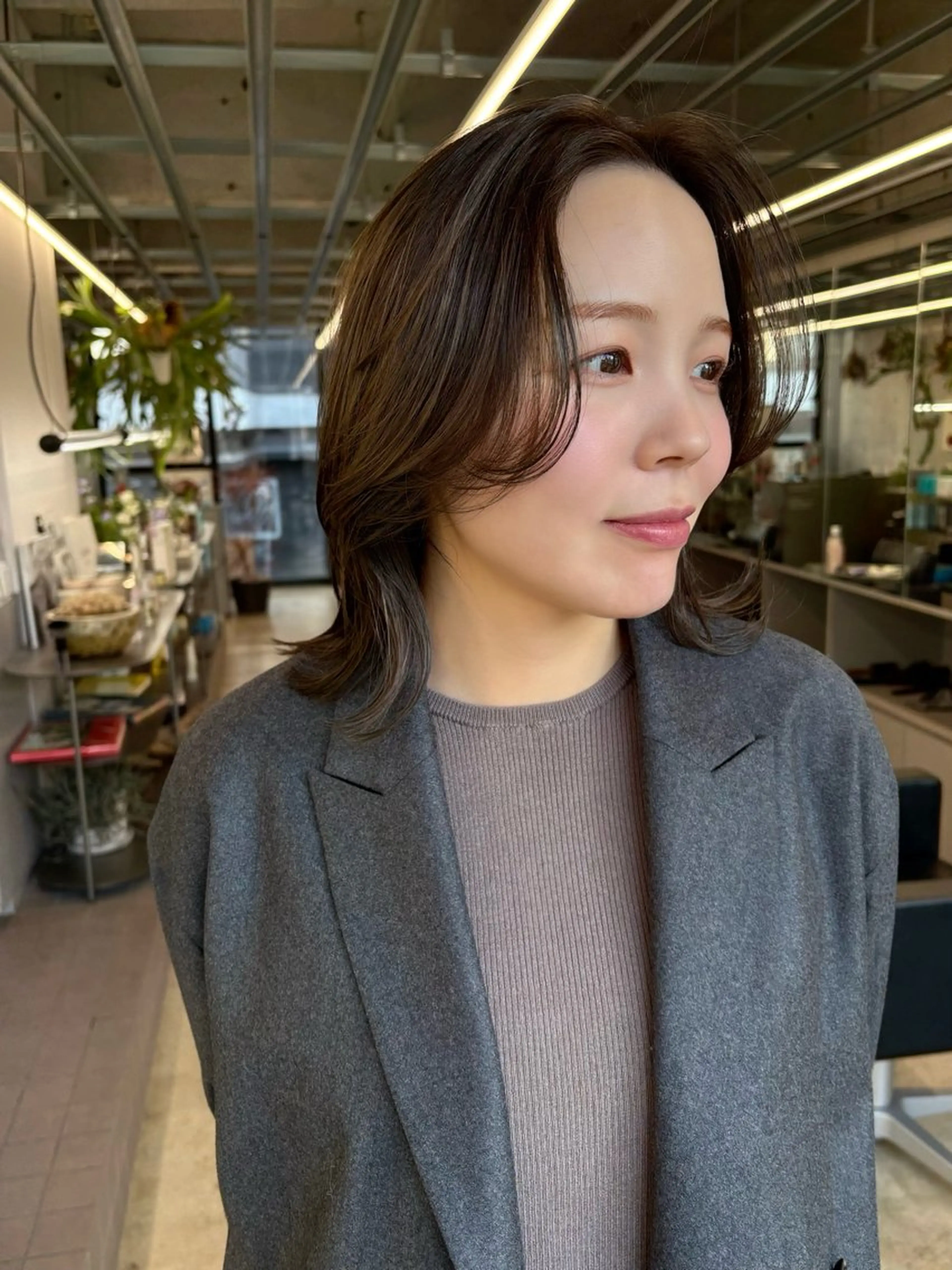 ミディアム カラー カット ヘアカラー トリートメント 似合わせカット レイヤーボブウルフのヘアスタイル