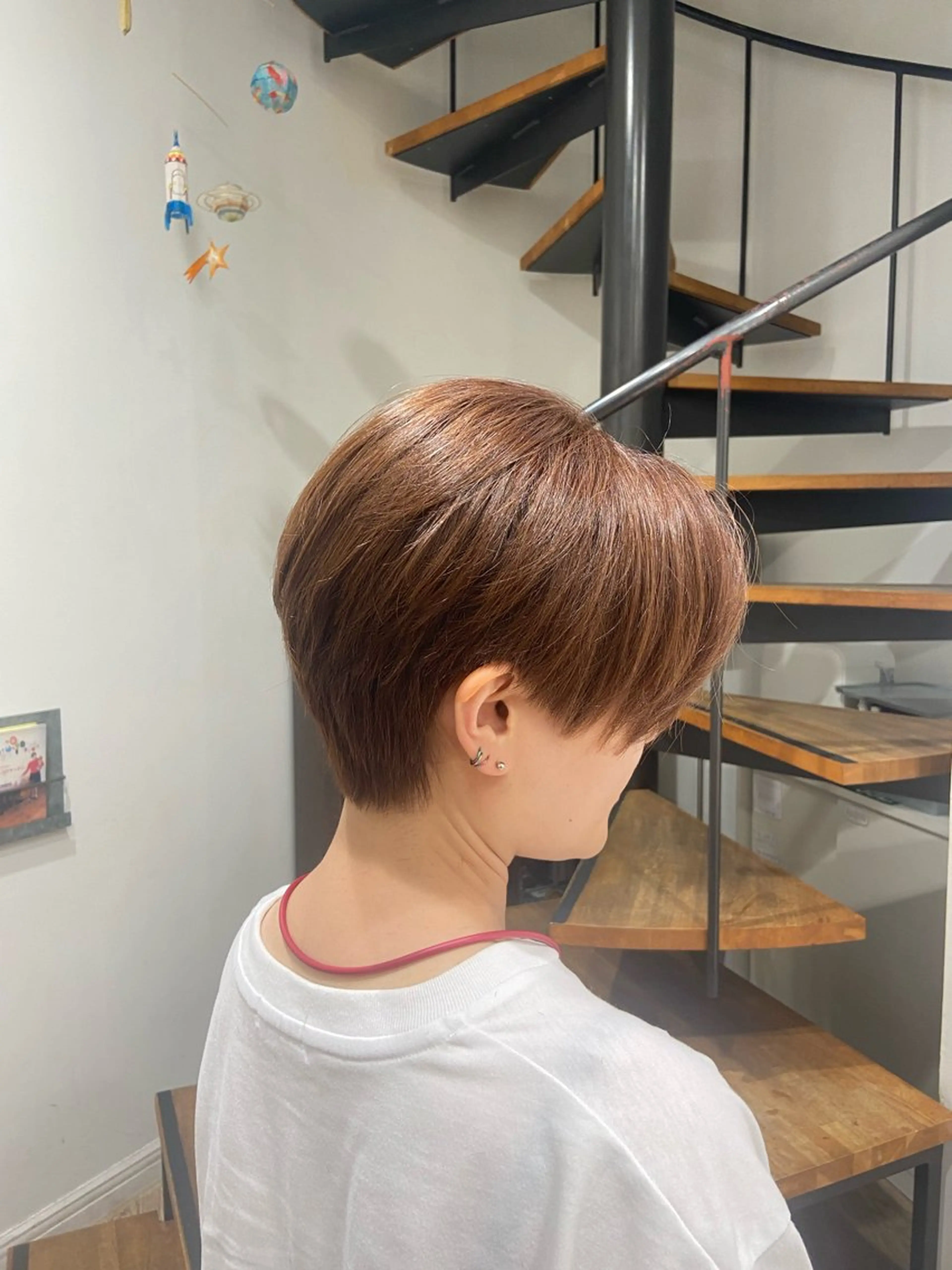 ショート atelier doux dimanche（アトリエ・ドゥー・ディマンシュ）所属・Fukamiレイヤー 透明感カラーのヘアスタイル