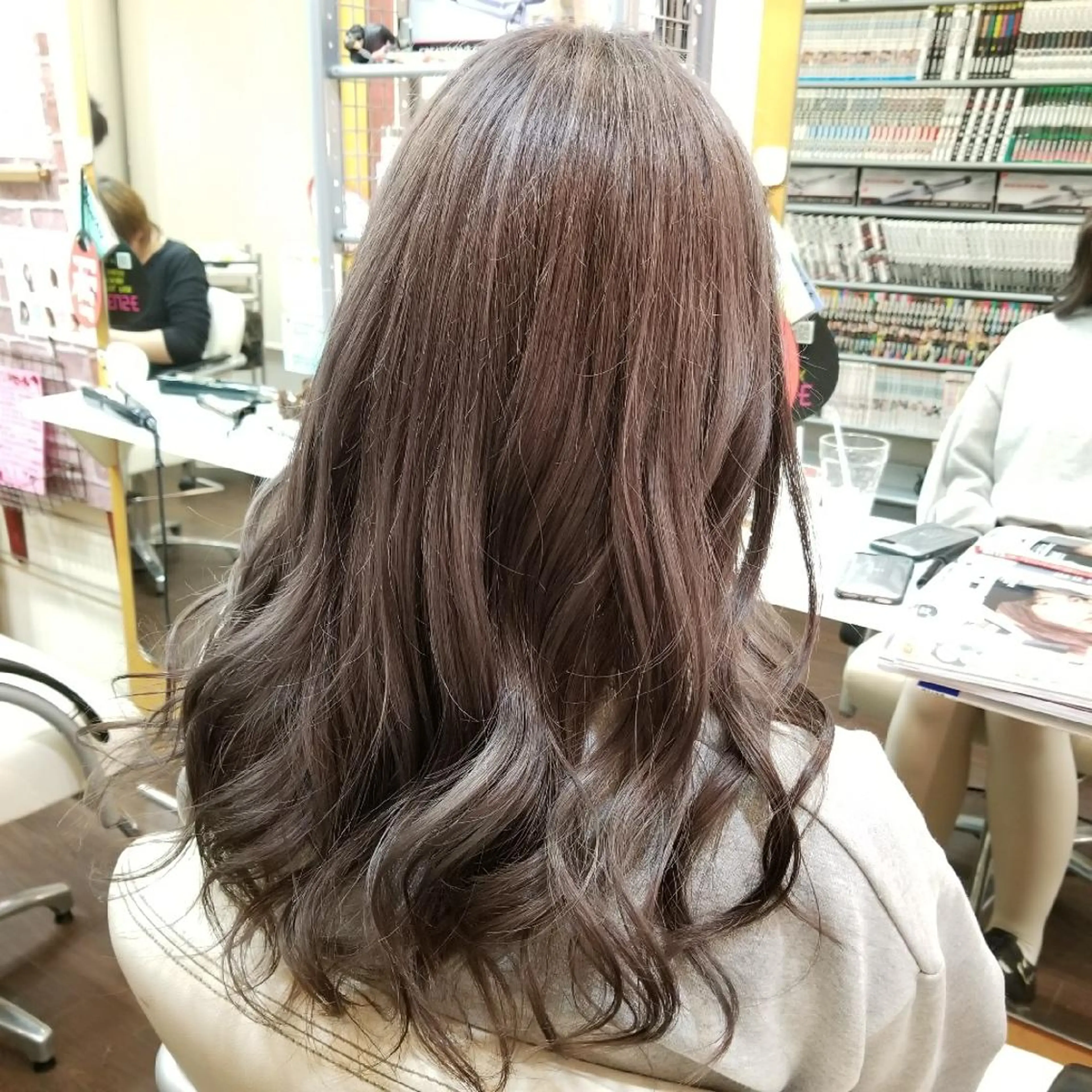 セミロング カラー 植田 /エクステ /ブリーチ/髪質改善のヘアスタイル