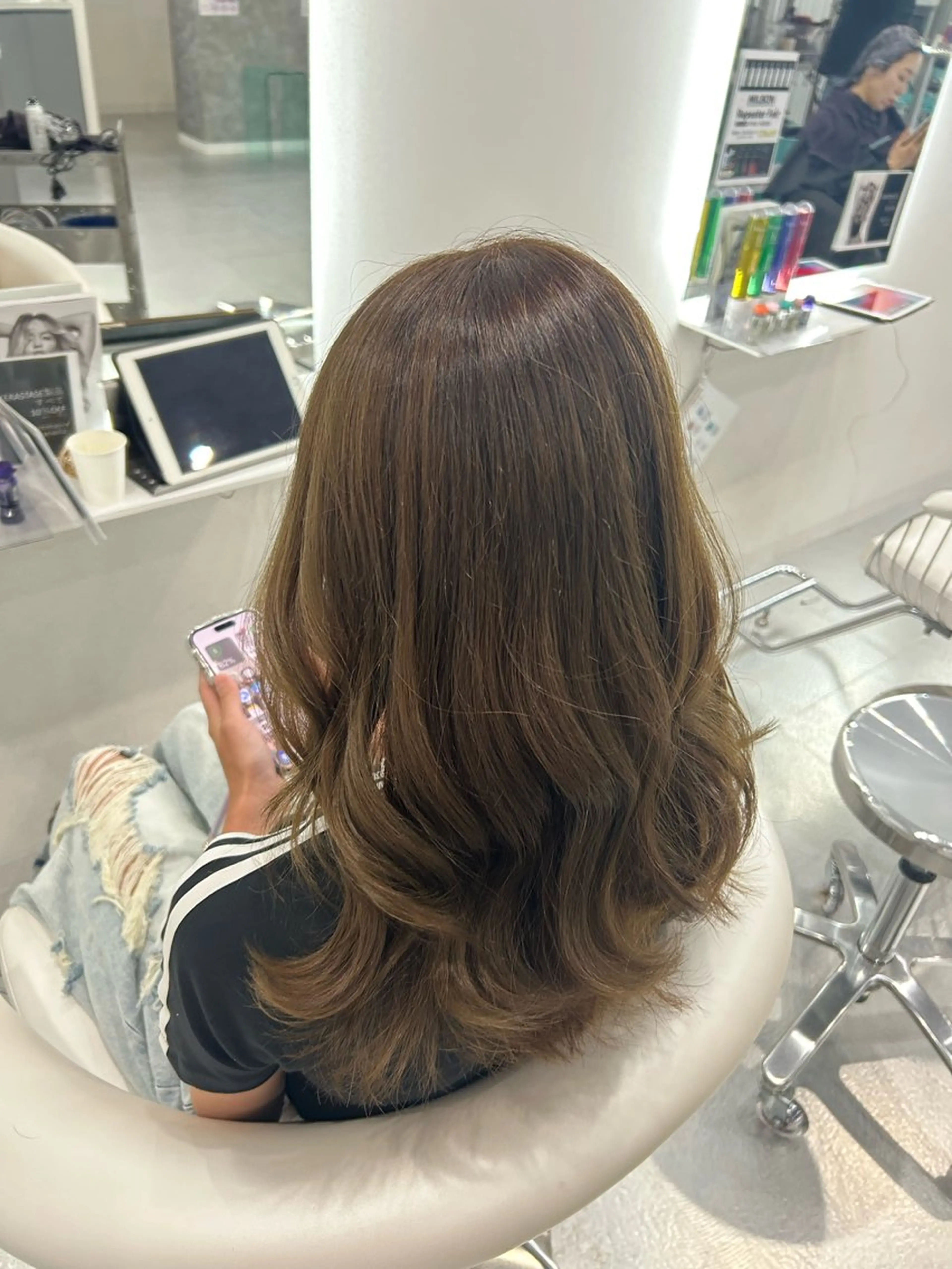 セミロング あやめ🪽 オリーブ/ハイトーンのヘアスタイル