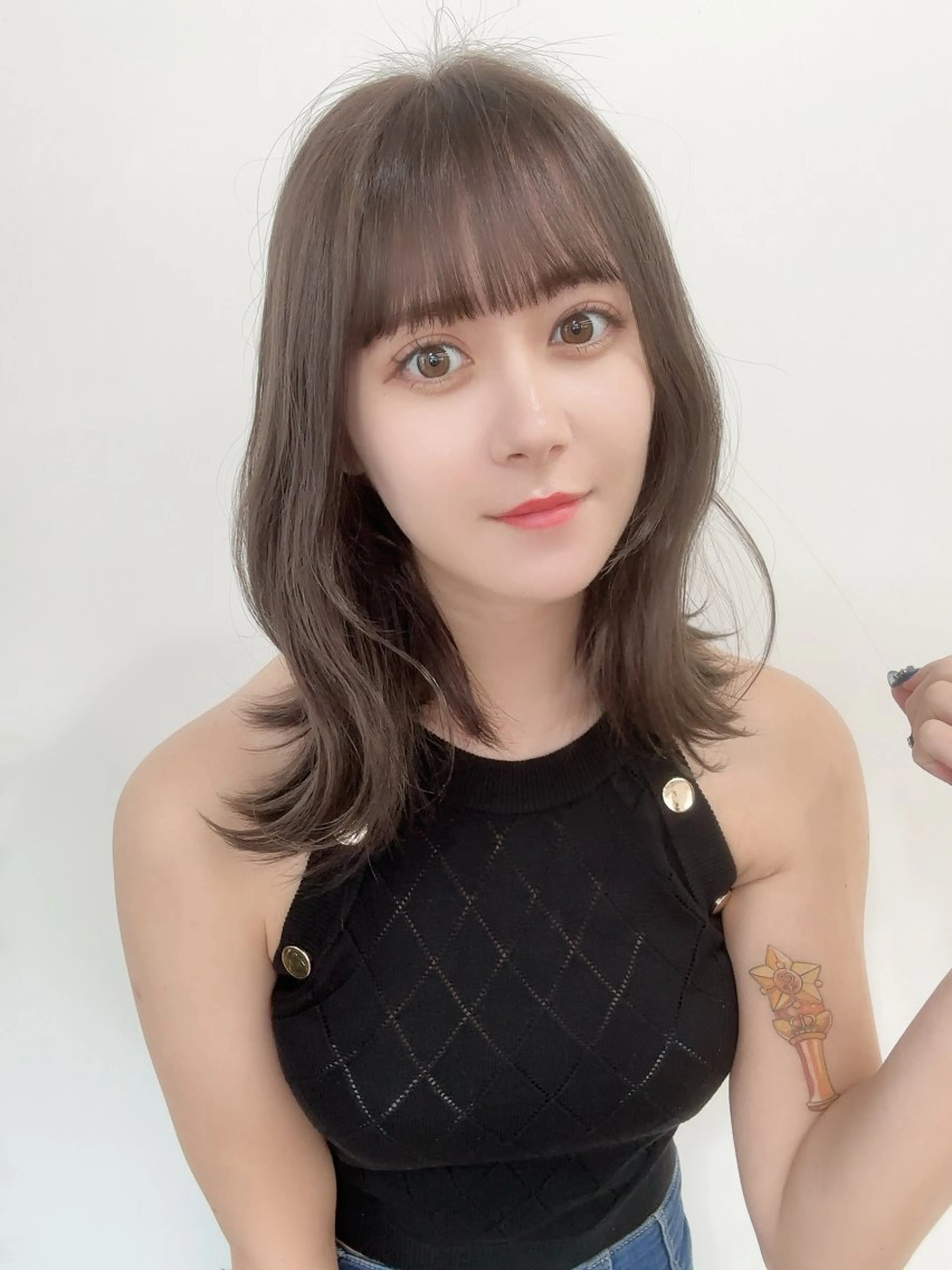 セミロング カラー 韓国風ヘア 似合わせカット 小顔カット カット ヘアカラー トリートメント 武田涼レイヤーカット 髪質改善×縮毛矯正のヘアスタイル