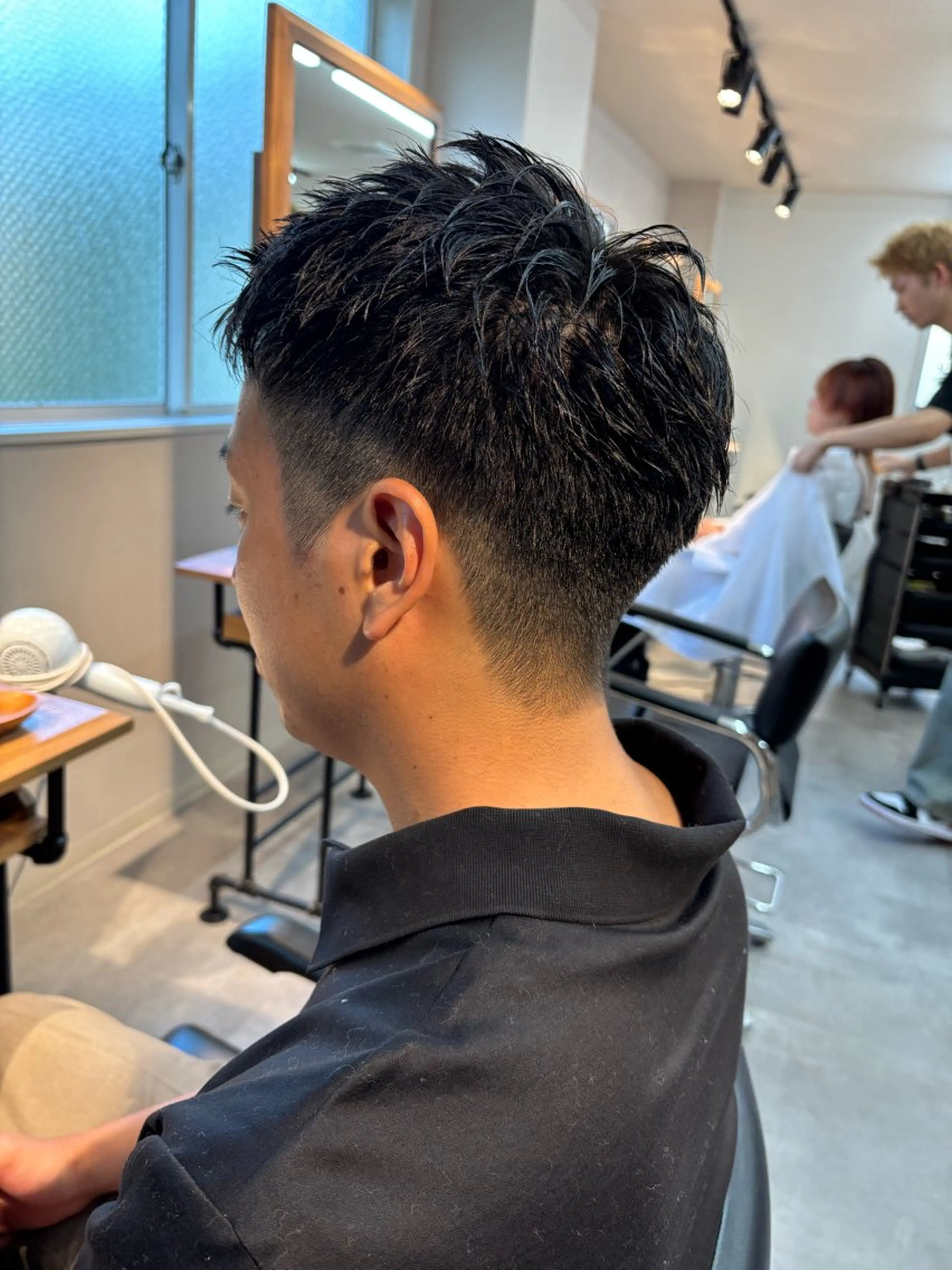 メンズ アップバング 刈り上げ カット フェザーパーマ/韓国 /メンズカット/保立のヘアスタイル