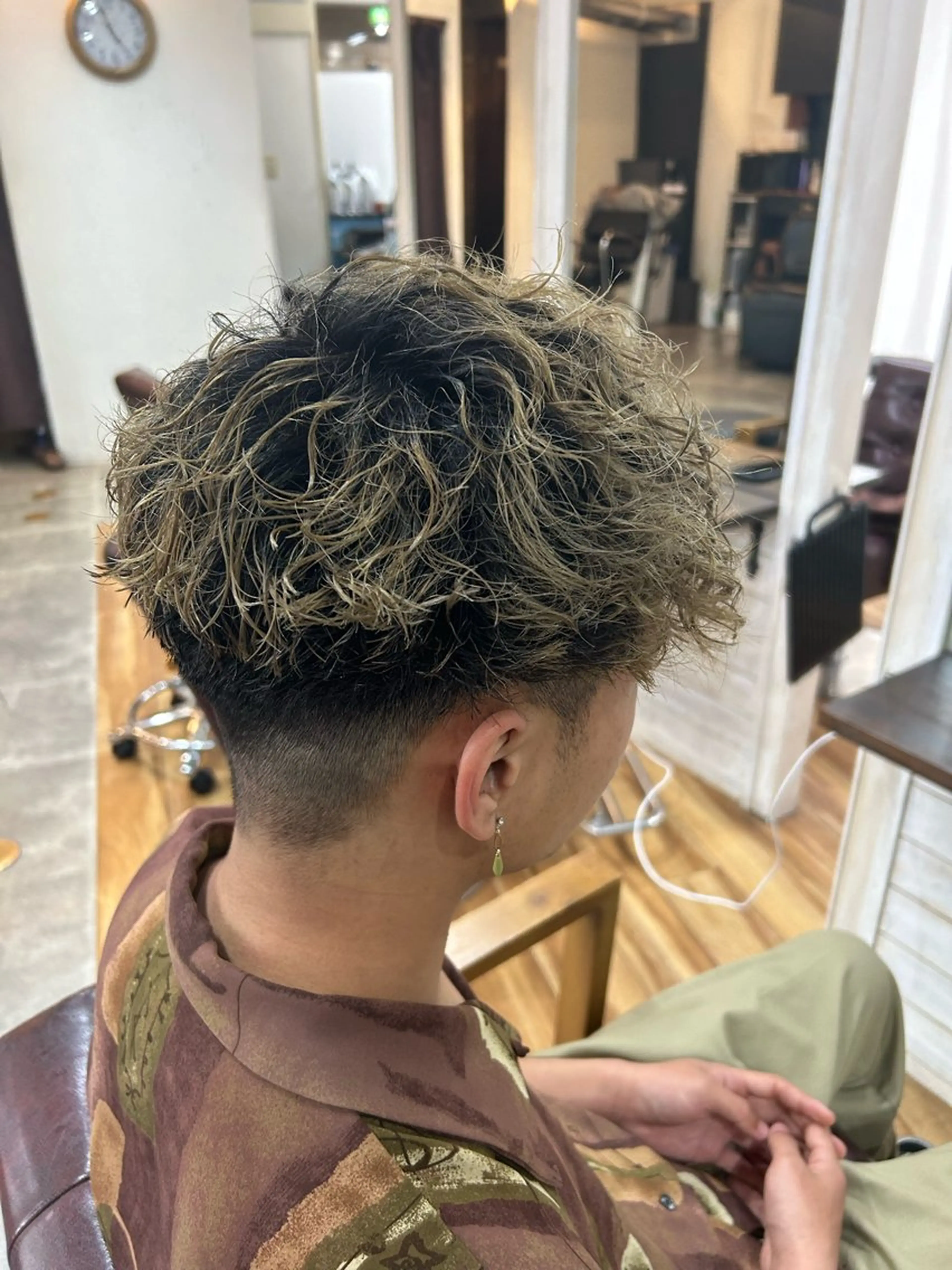 ショート パーマ メンズ メンズブリーチ メンズハイライト メンズインナーカラー メンズ韓国風 メンズパーマ カット パーマ CECIL hair なんば店所属・メンズパーマ 艶髪☆店長☆有馬のヘアスタイル