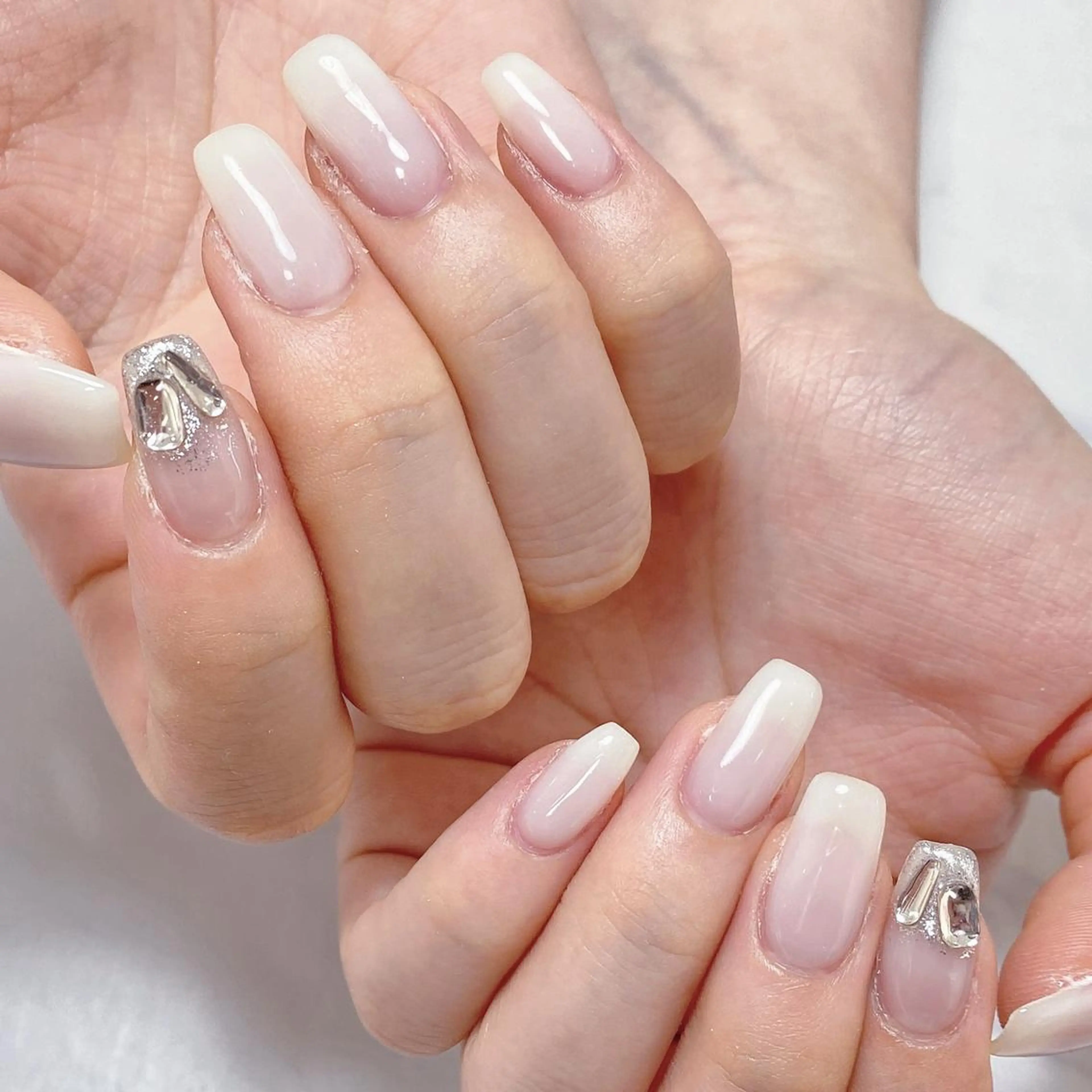 ネイル アートネイル オーロラネイル ガーリー キラキラネイル 韓国ネイル ハンドネイル ハンドケア Diamond 🚢のネイルデザイン