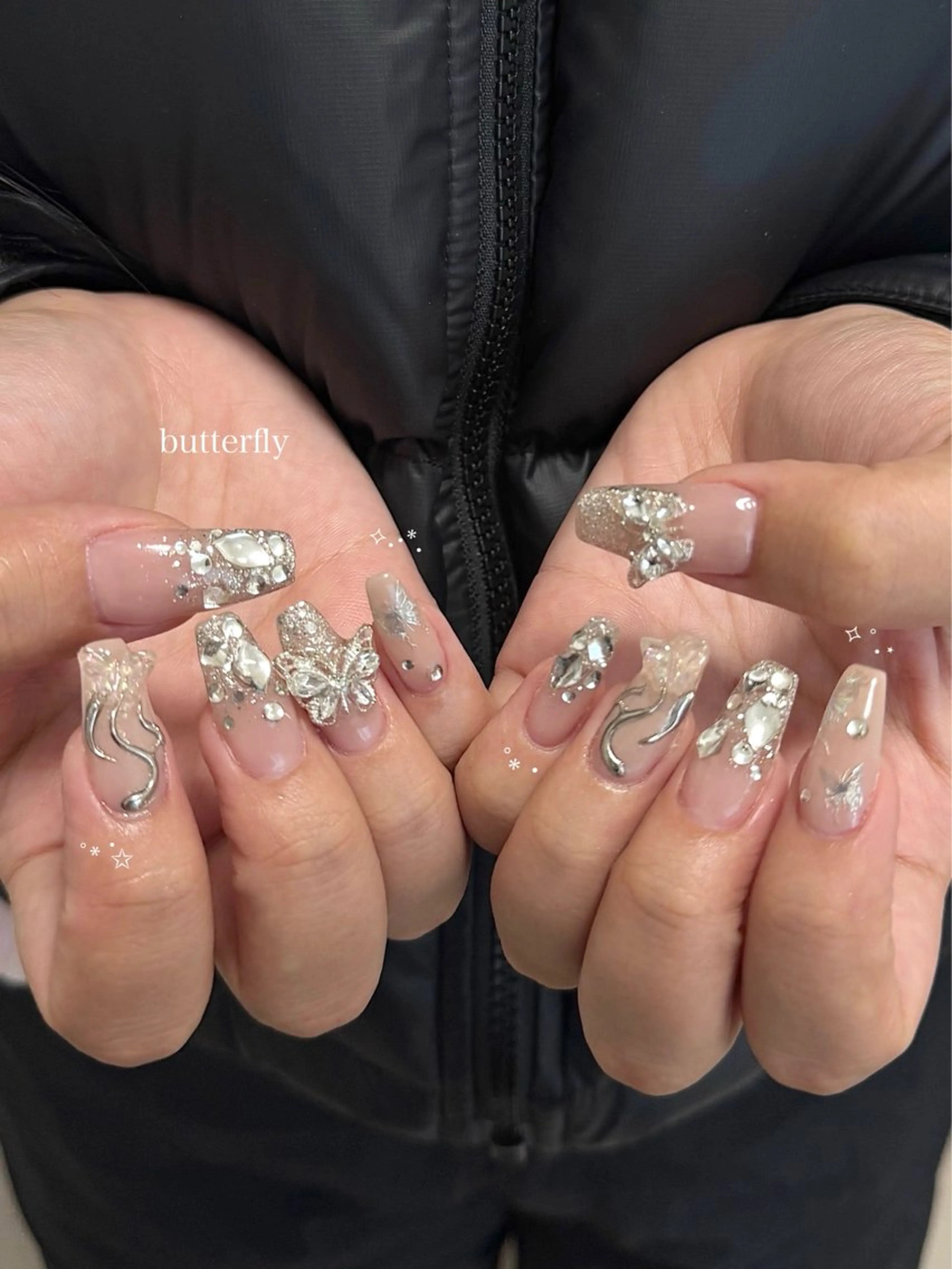 ネイル キラキラネイル 持ち込み nail salon CAREY 🎀のネイルデザイン