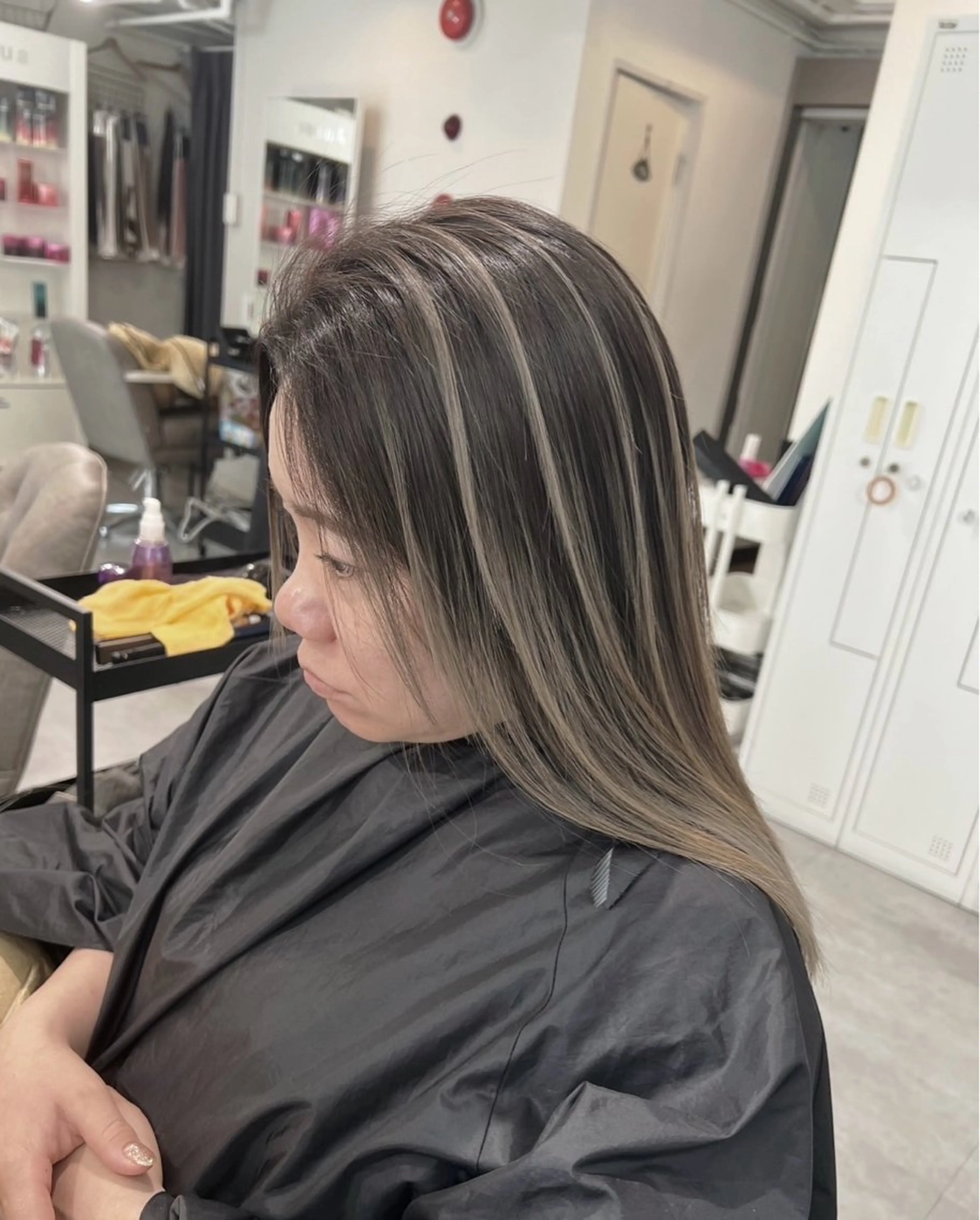 ミディアム カラー バレイヤージュ ベージュカラー ホワイトベージュ レイヤーカット ヘアカラー ROBIN所属・指名数No.1 /NAOYAのヘアスタイル