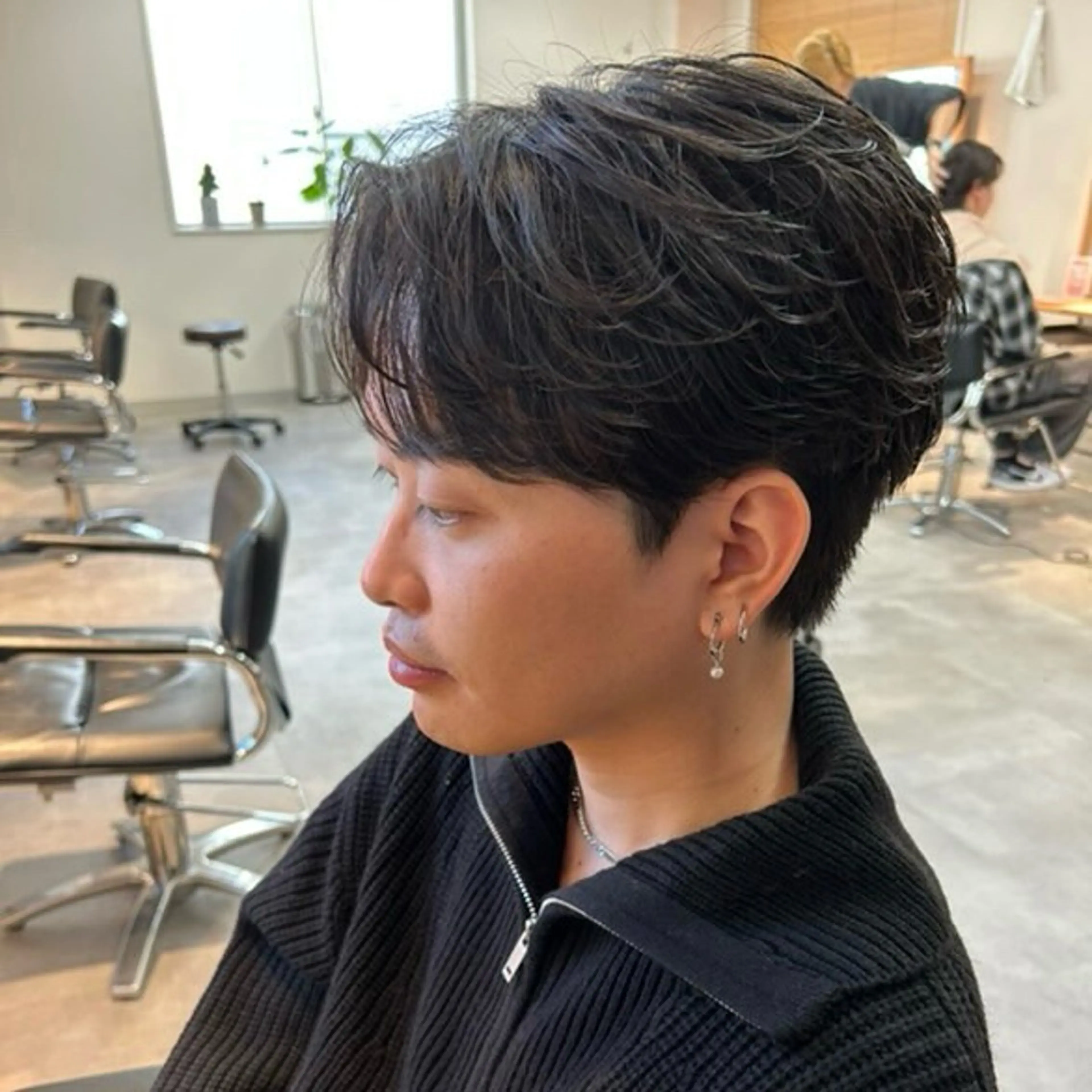 パーマ メンズ フェザーパーマ カルマパーマ メンズ韓国風 メンズパーマ メンズショート カット パーマ トリートメント 男の理想を叶える🔥 メンズパーマ特化｜関のヘアスタイル