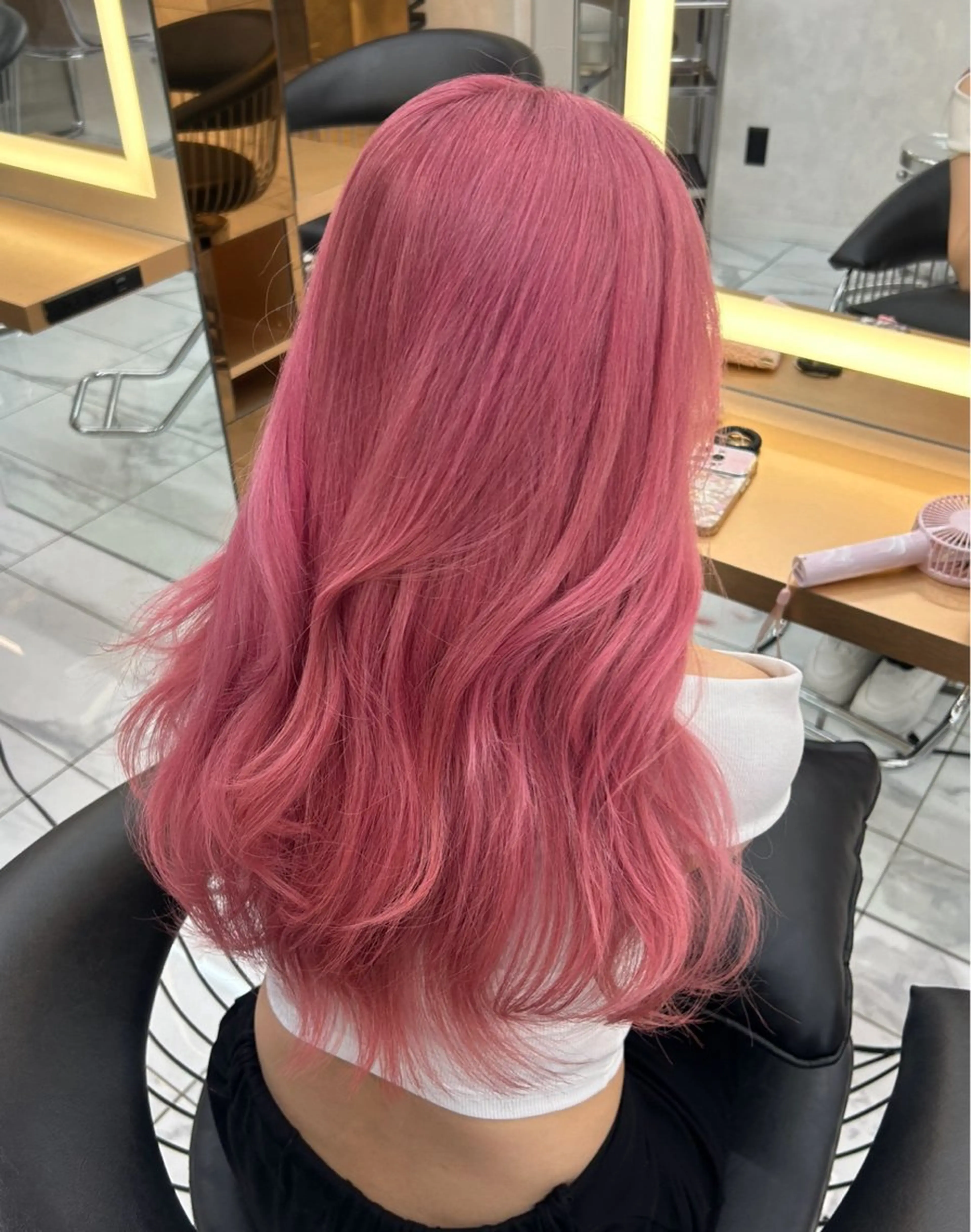 ロング カラー Miyu's所属・𝑨𝑲𝑶 🍒/ ピンクカラーのヘアスタイル