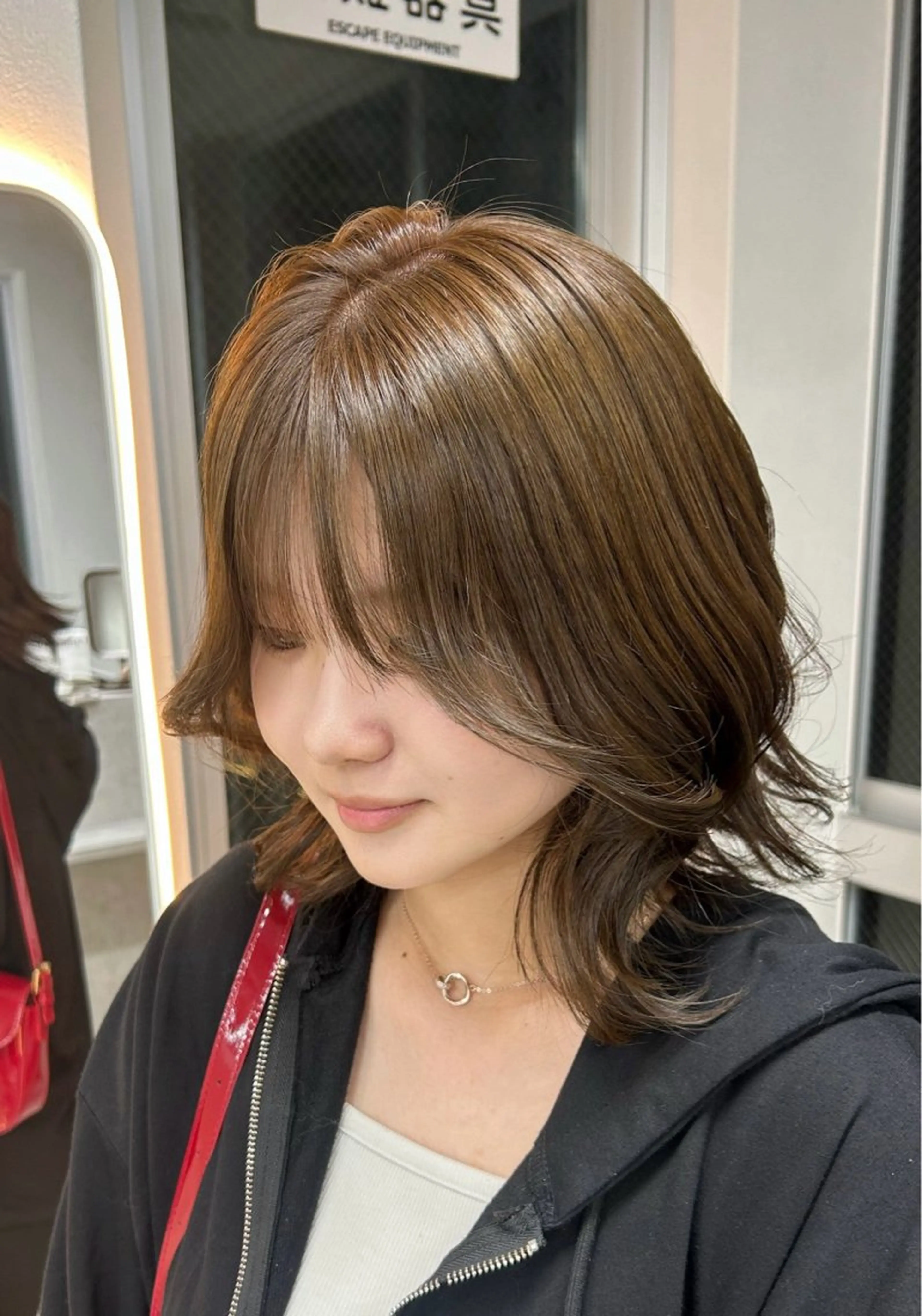 セミロング カラー ベージュカラー ヘーゼル オリーブベージュ MOE🌙 博多ハイトーンのヘアスタイル