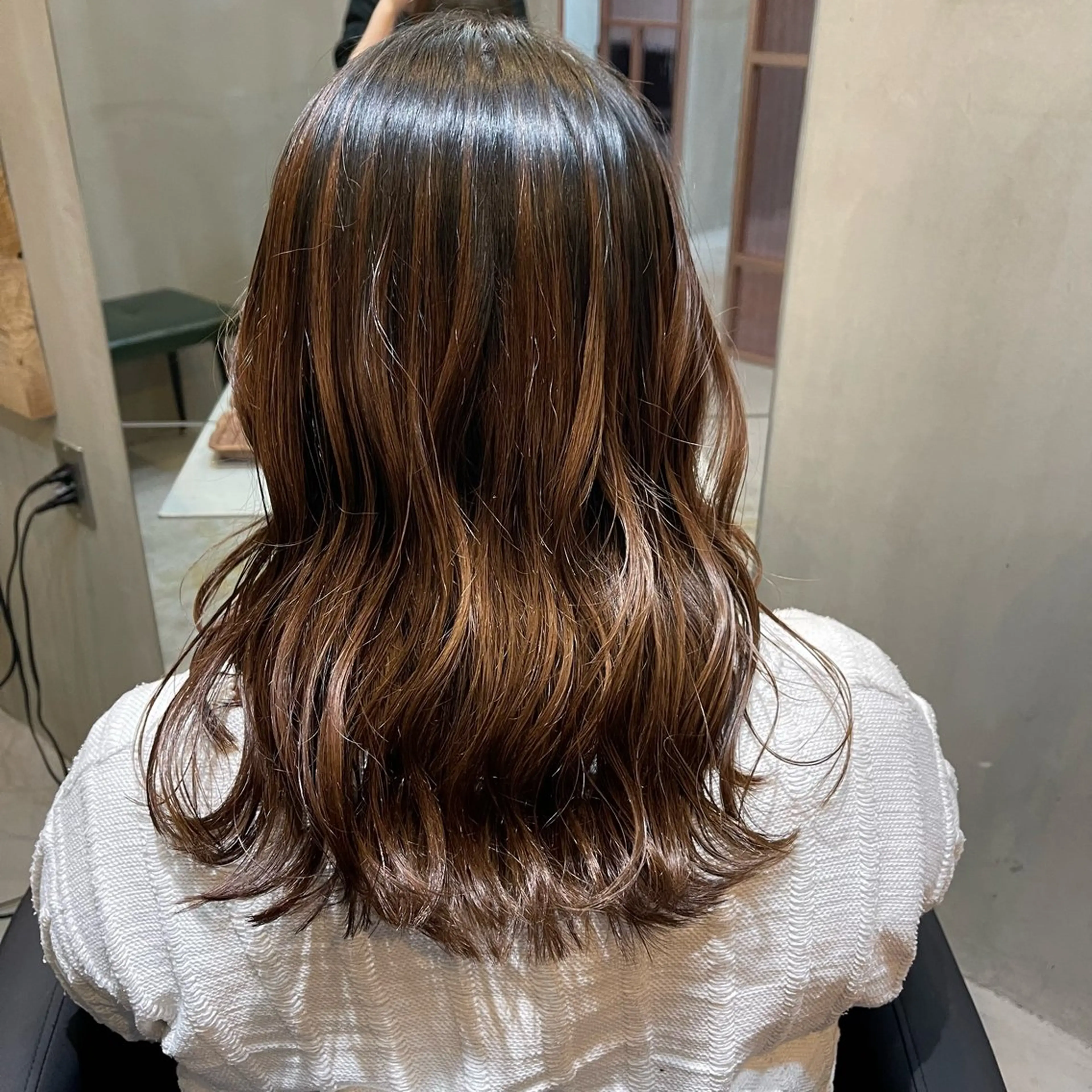 セミロング ボブ レイヤーカット Colore（コローレ）所属・顔タイプ/ダブルカラ ー/りりかのヘアスタイル