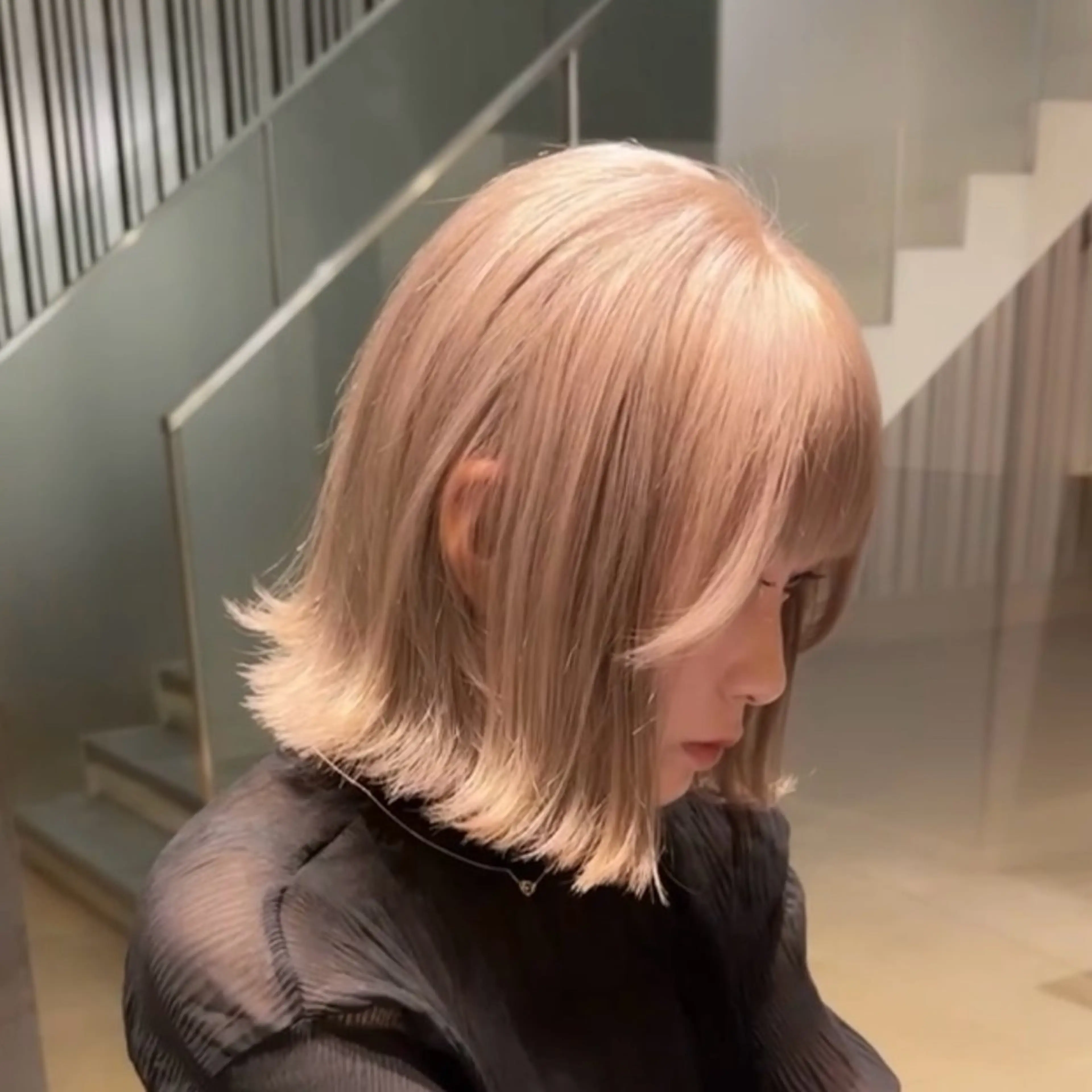 ショート カラー ヘアカラー トリートメント salowin iori原宿B1店所属・ハイトーン/髪質改善 原宿𝑺𝑬𝑵𝑨のヘアスタイル