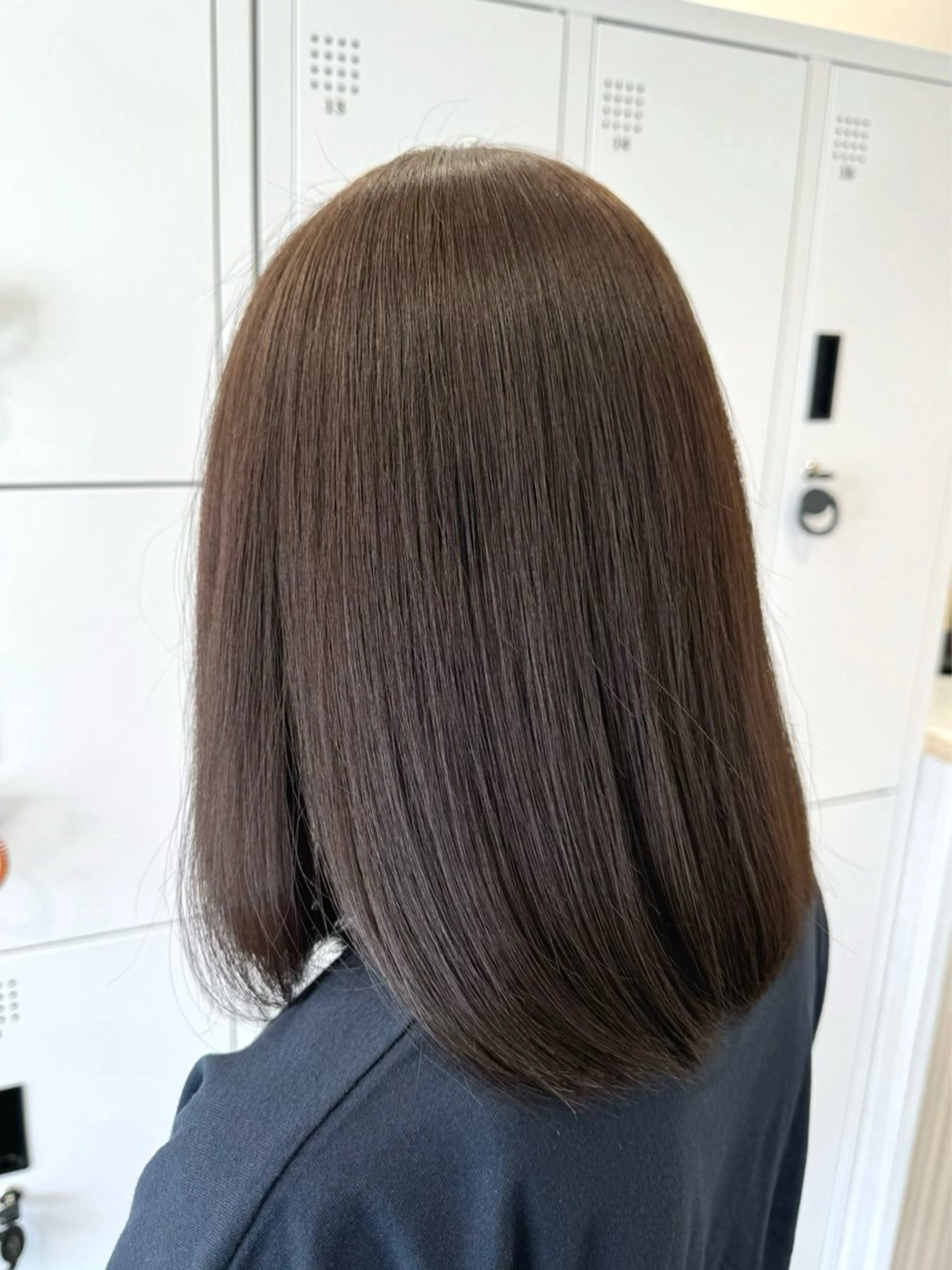 ミディアム カラー 八木 菜美のヘアスタイル