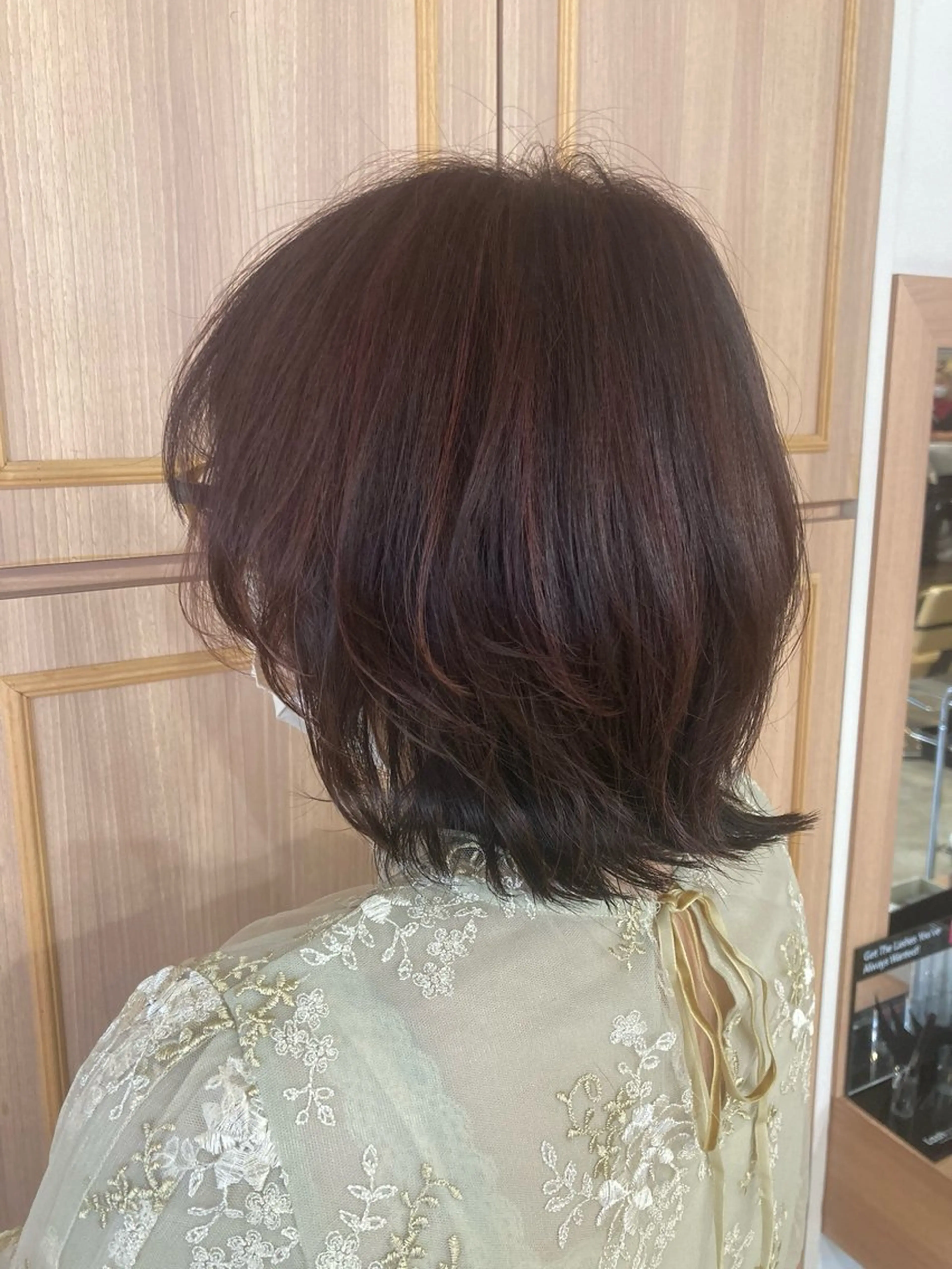 ミディアム カラー ハイライトカラー ピンクカラー ハイライト レイヤーカット 品田 真里のヘアスタイル