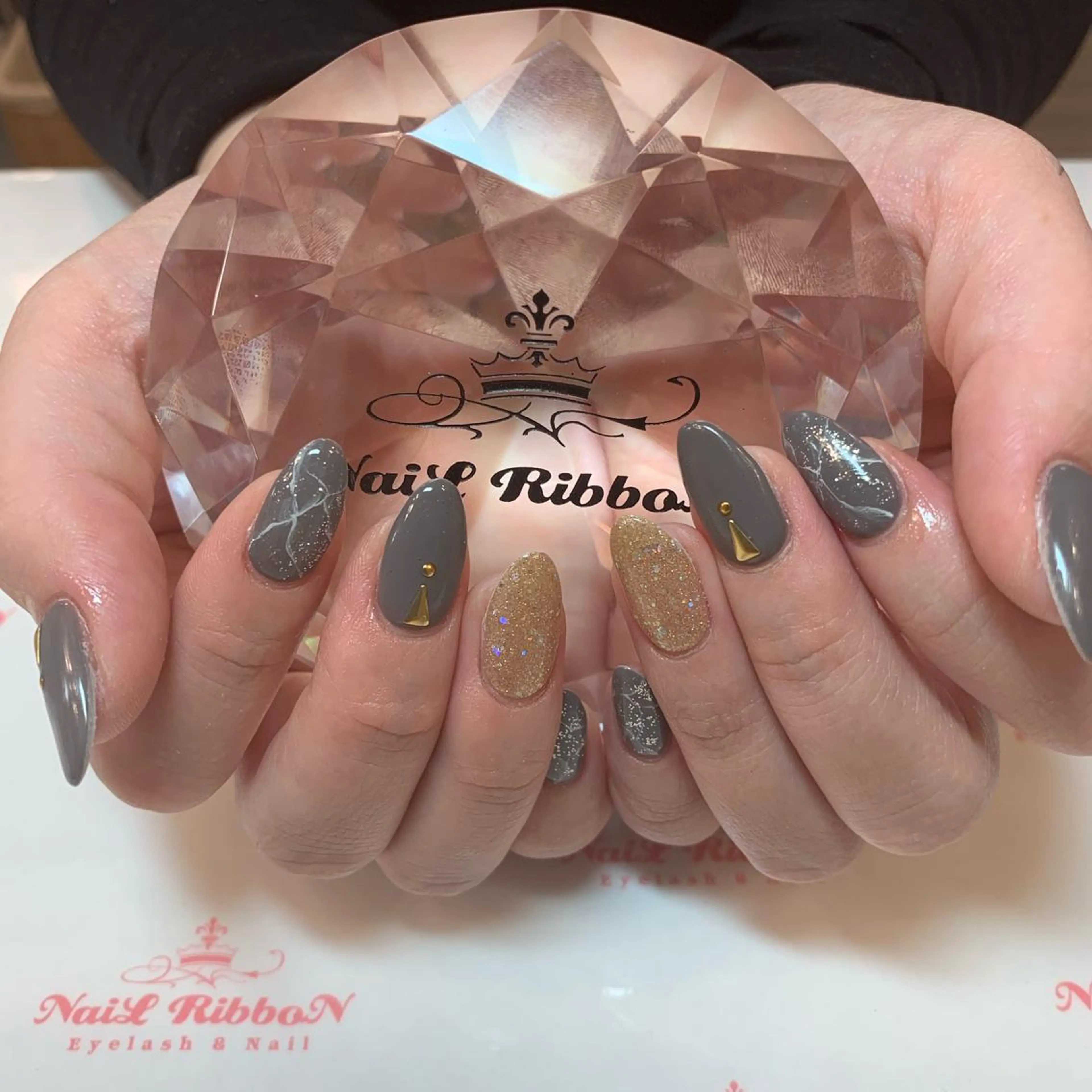 ネイル ネイルリボン 受付スタッフのネイルデザイン