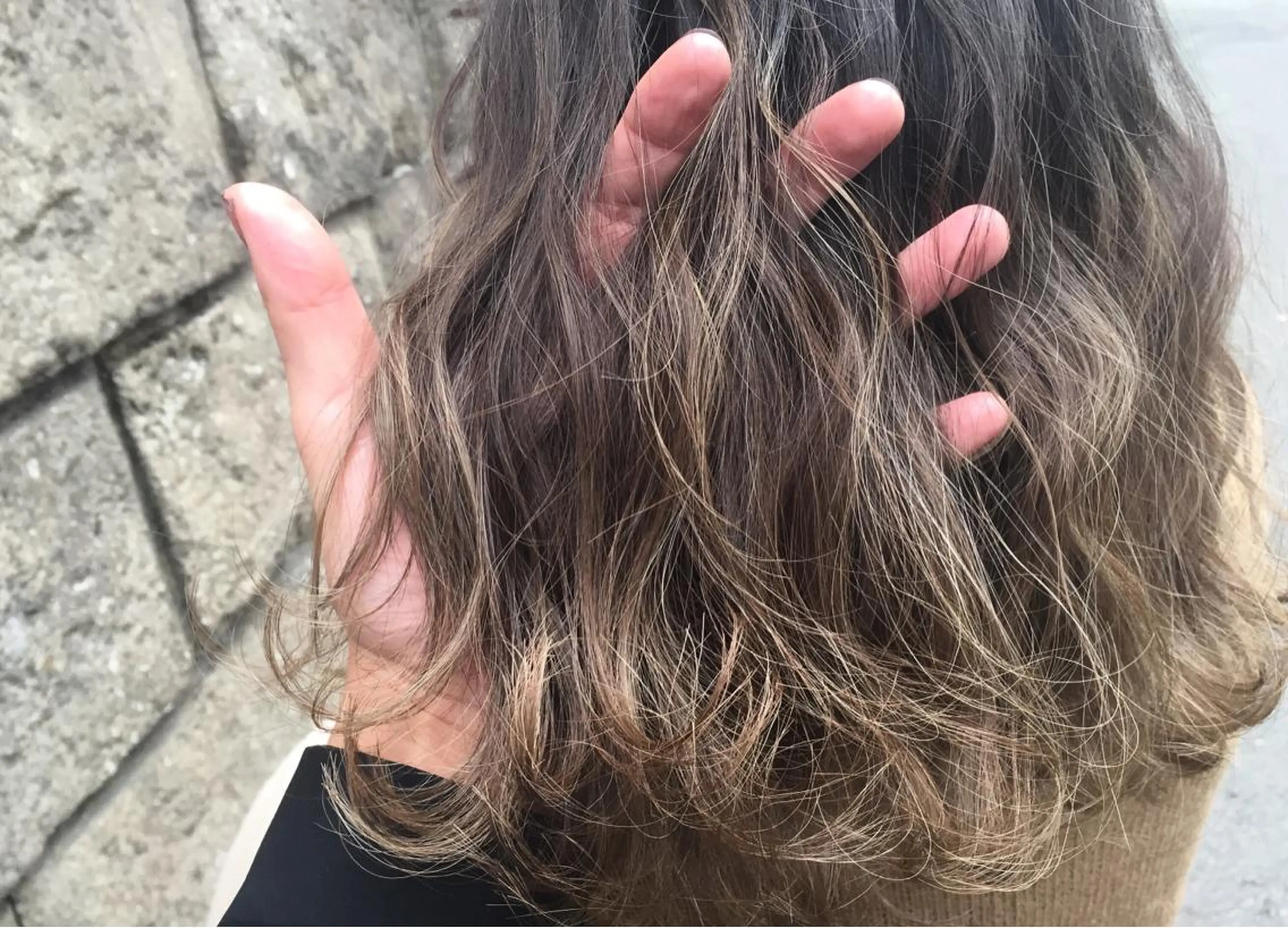 ミディアム カラー グレージュ ハイライトカラー イルミナカラー ハイライト トリートメント 🌈髪質改善カラーの 🌈坂本侑樹のヘアスタイル