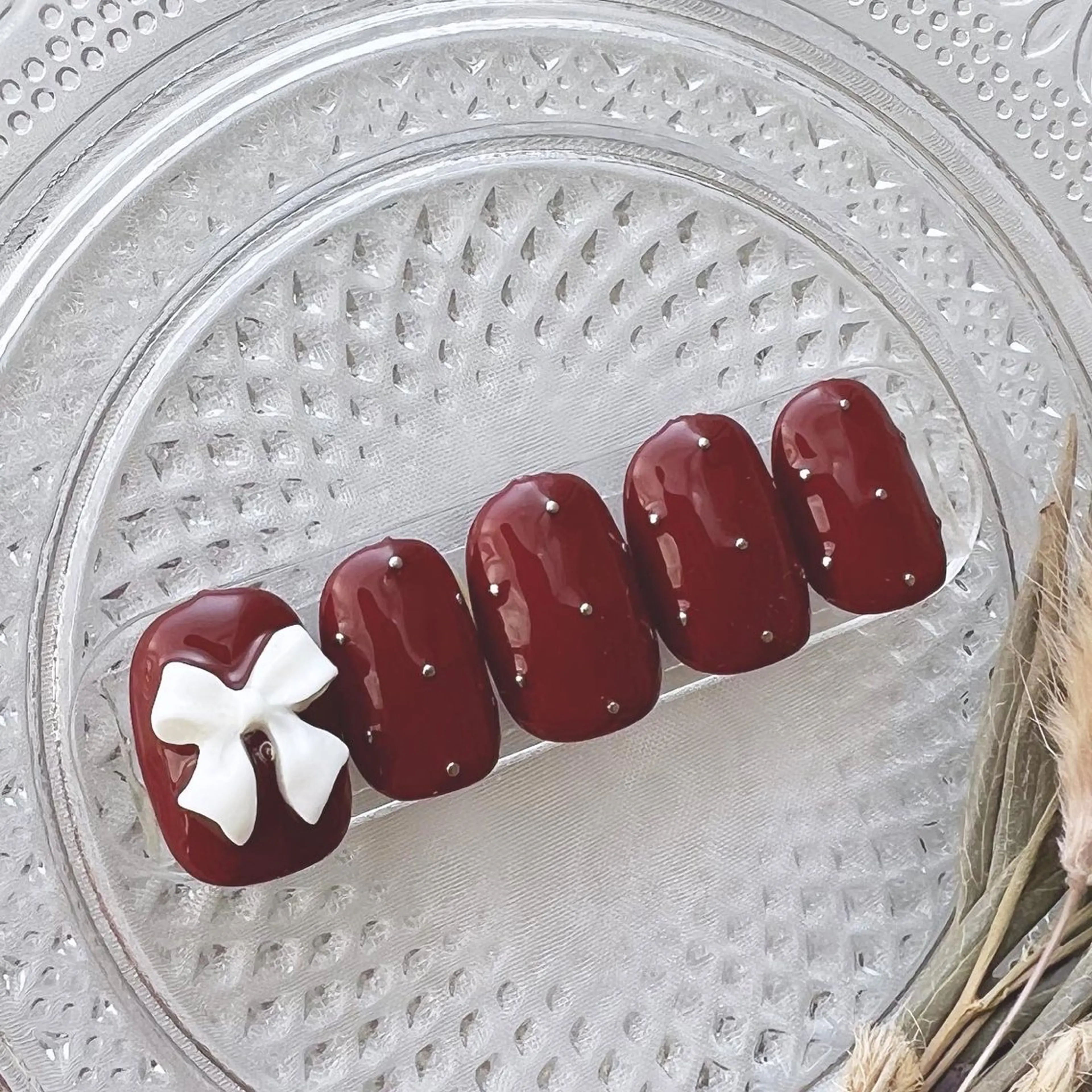 ネイル ニュアンスネイル リボン ホワイト ハンドネイル peaberry nailのネイルデザイン