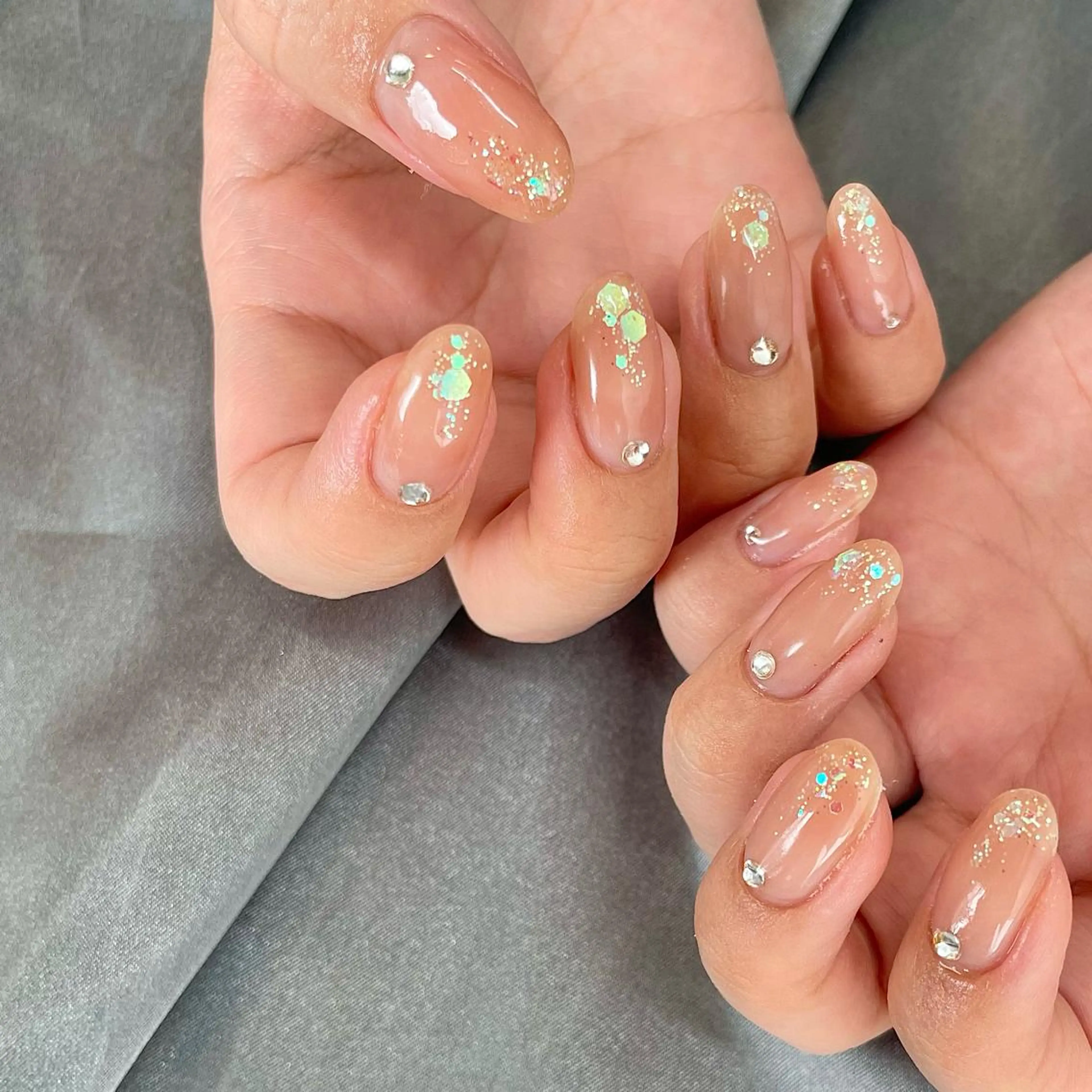 ミディアム カラー パーマ ヘアアレンジ メンズ ネイル マツエク・マツパ アイブロウ ベージュカラー オーロラネイル ハンドネイル ハンドケア nail&eye Aoのマツエク・マツパデザイン