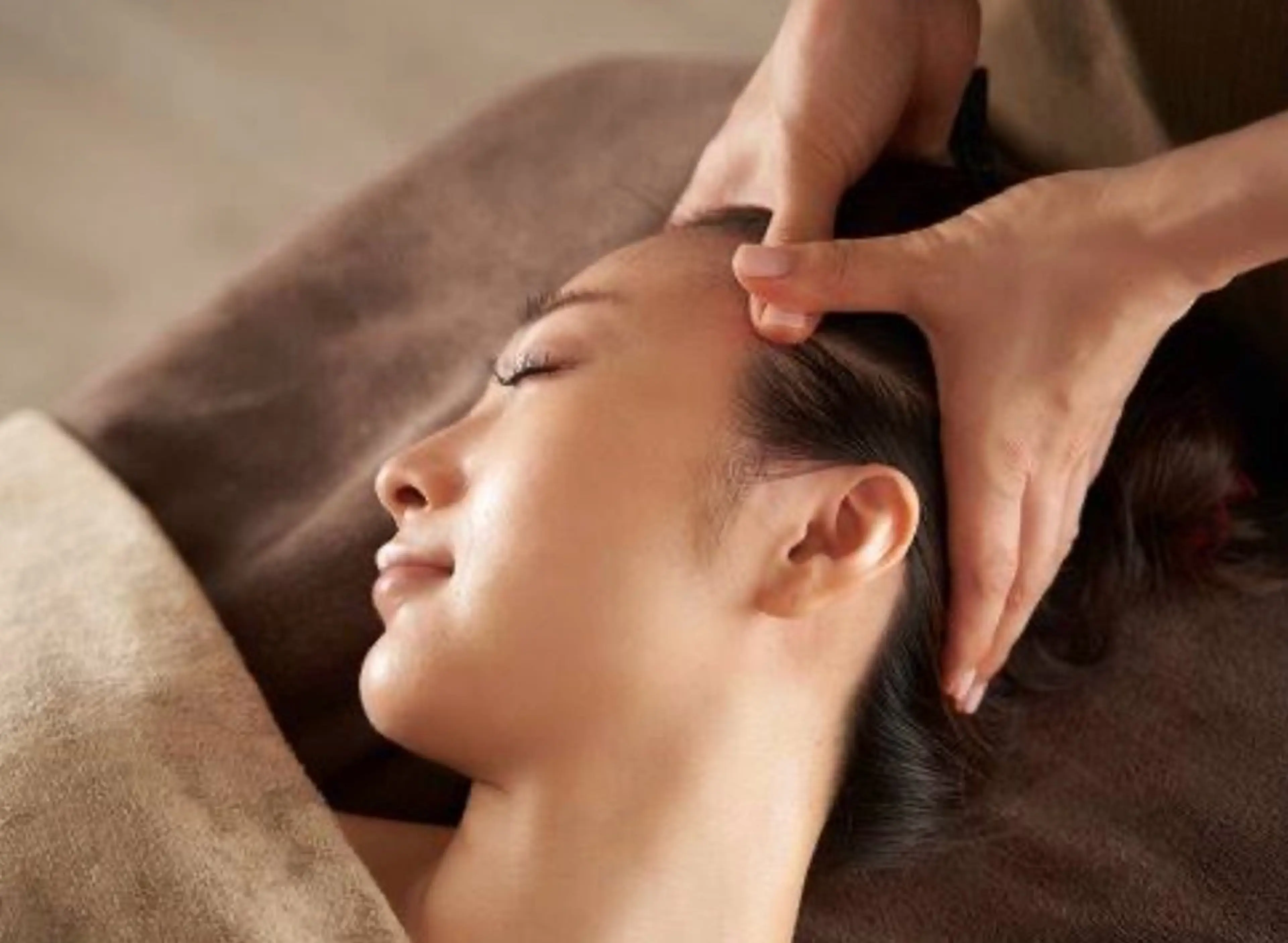 初回限定‼︎  小顔調整+骨盤調整+フェイシャルエステの写真