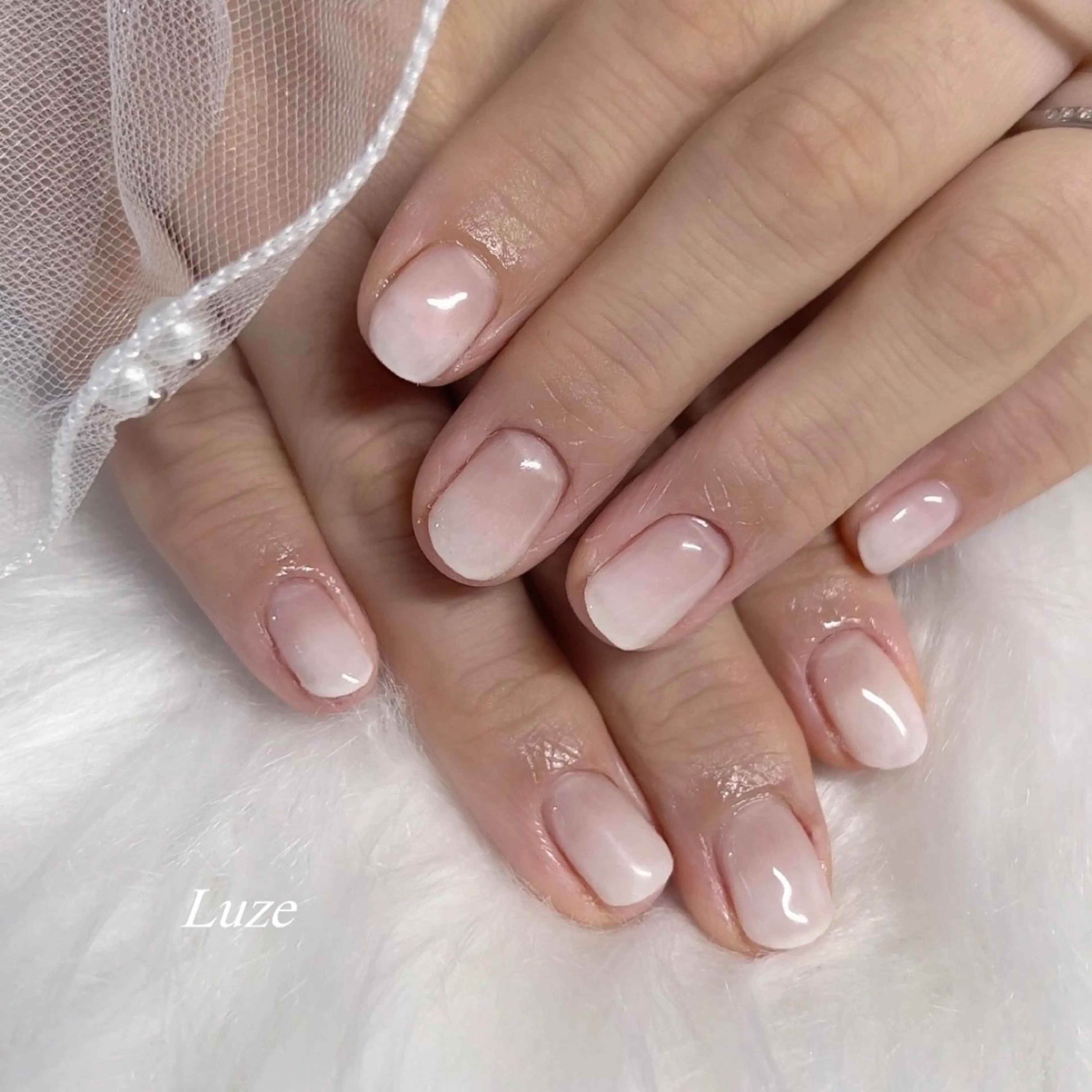 ネイル グラデーション Luze Whitening&Nail care所属・Luze 泉 明日花のネイルデザイン
