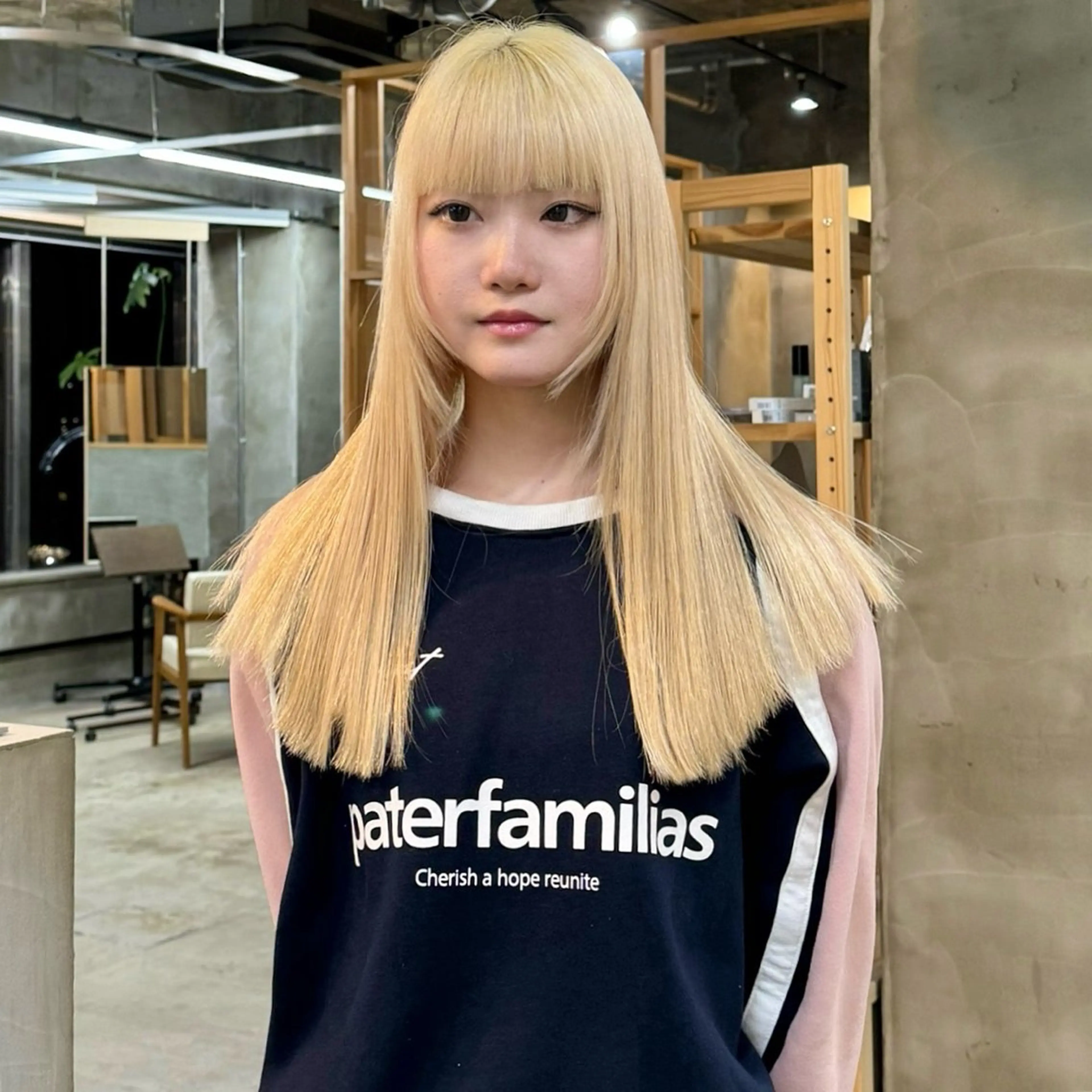 ロング 茜璃/ブリーチカラー /レイヤーカットのヘアスタイル