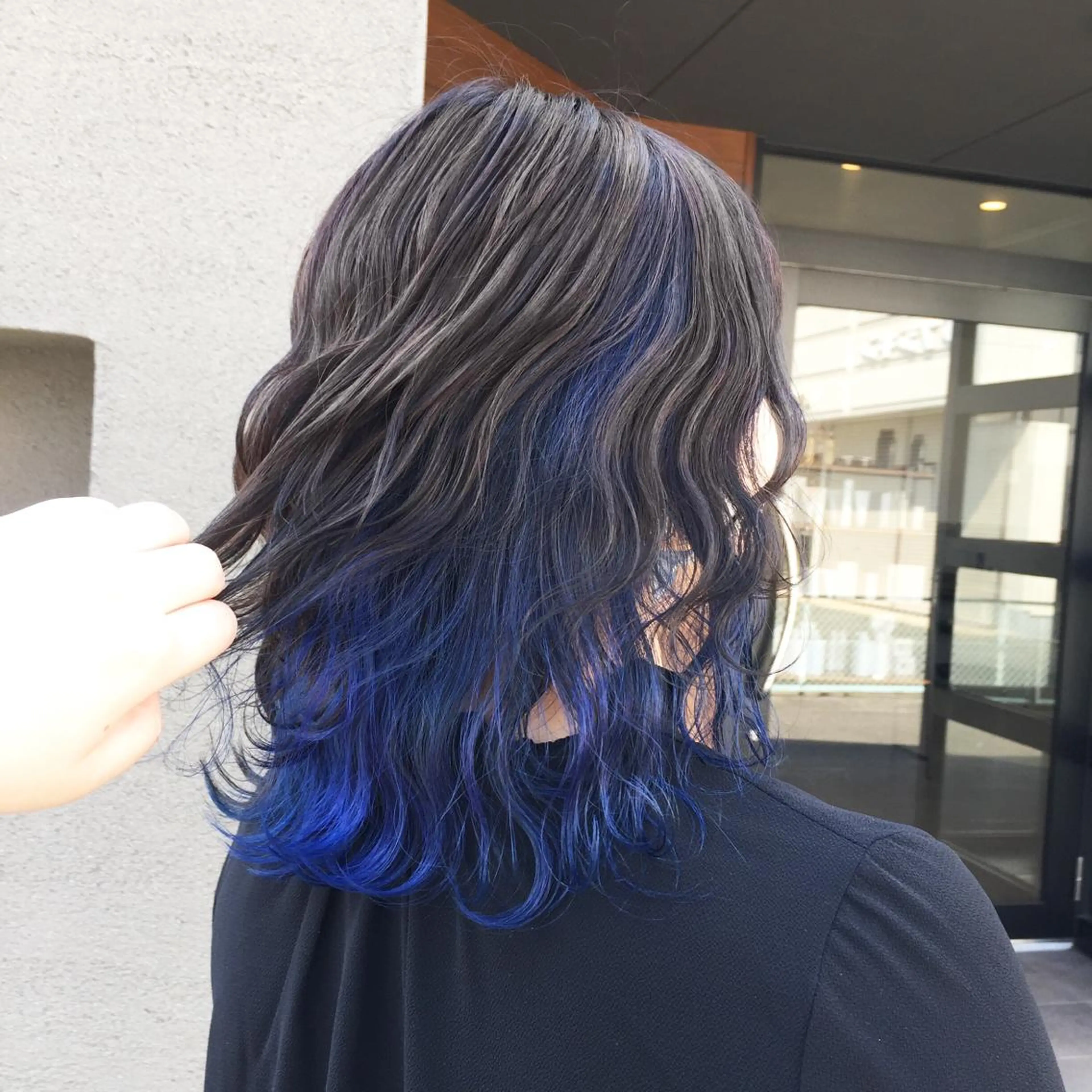 セミロング ヘアカラー maco 艶感ハイトーン🦋のヘアスタイル