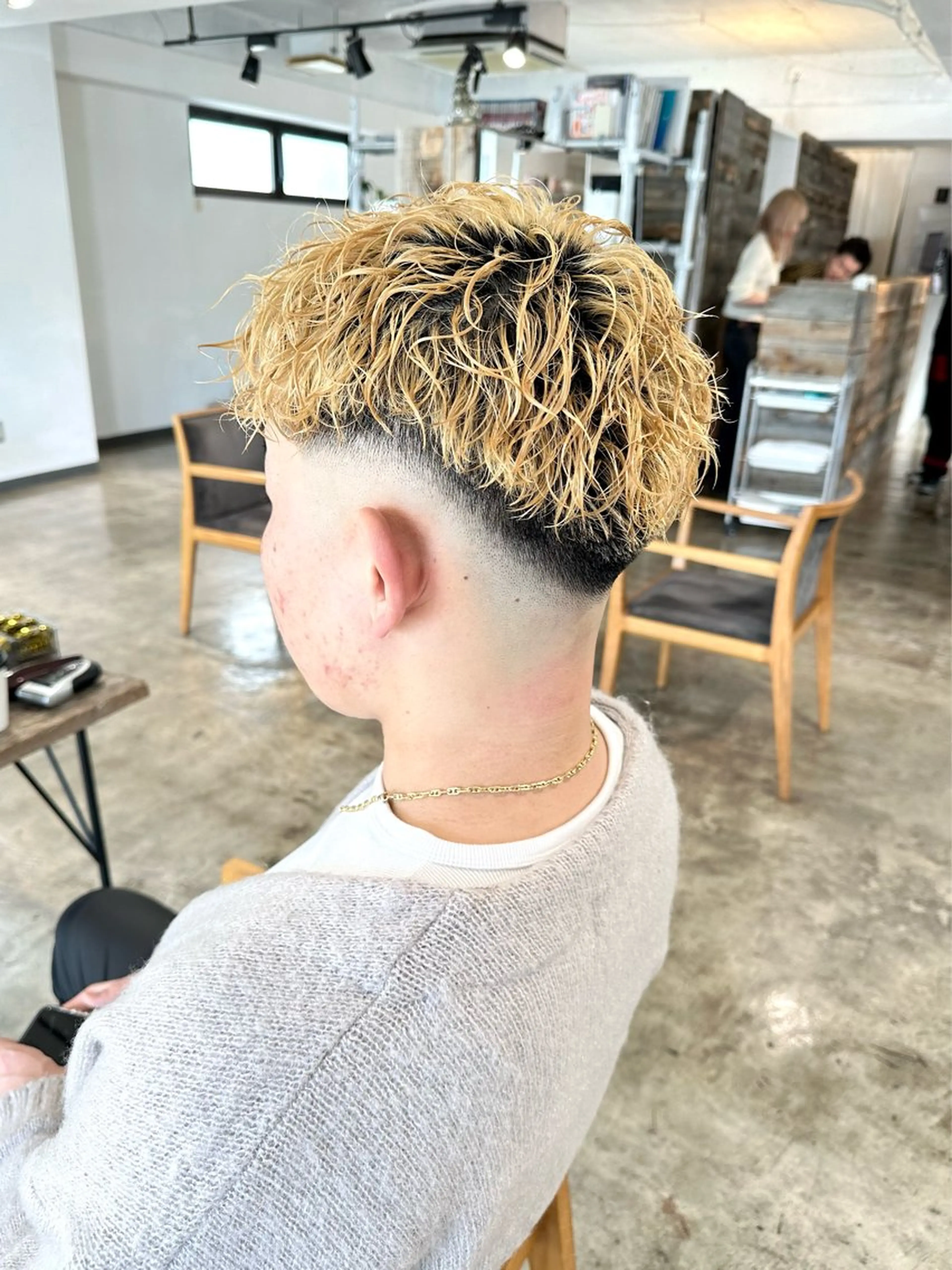 メンズ メンズブリーチ フェードカット メンズパーマ スキンフェード カット ヘアカラー パーマ トリートメント 骨格補正施術/メンズ 専門美容師/YUYAのヘアスタイル