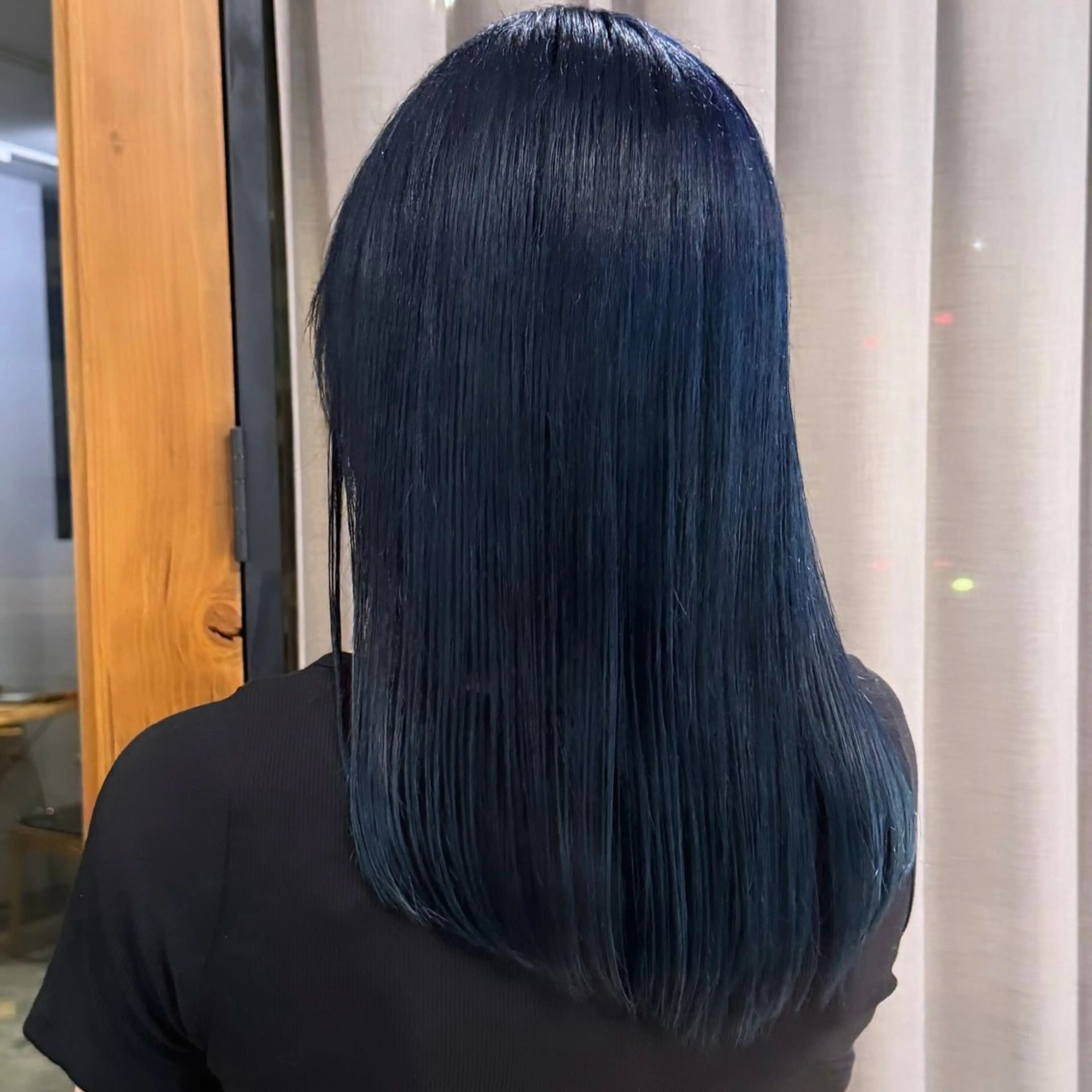 ミディアム カラー ブリーチ ブルーカラー ヘアカラー 吉田 葉音のヘアスタイル