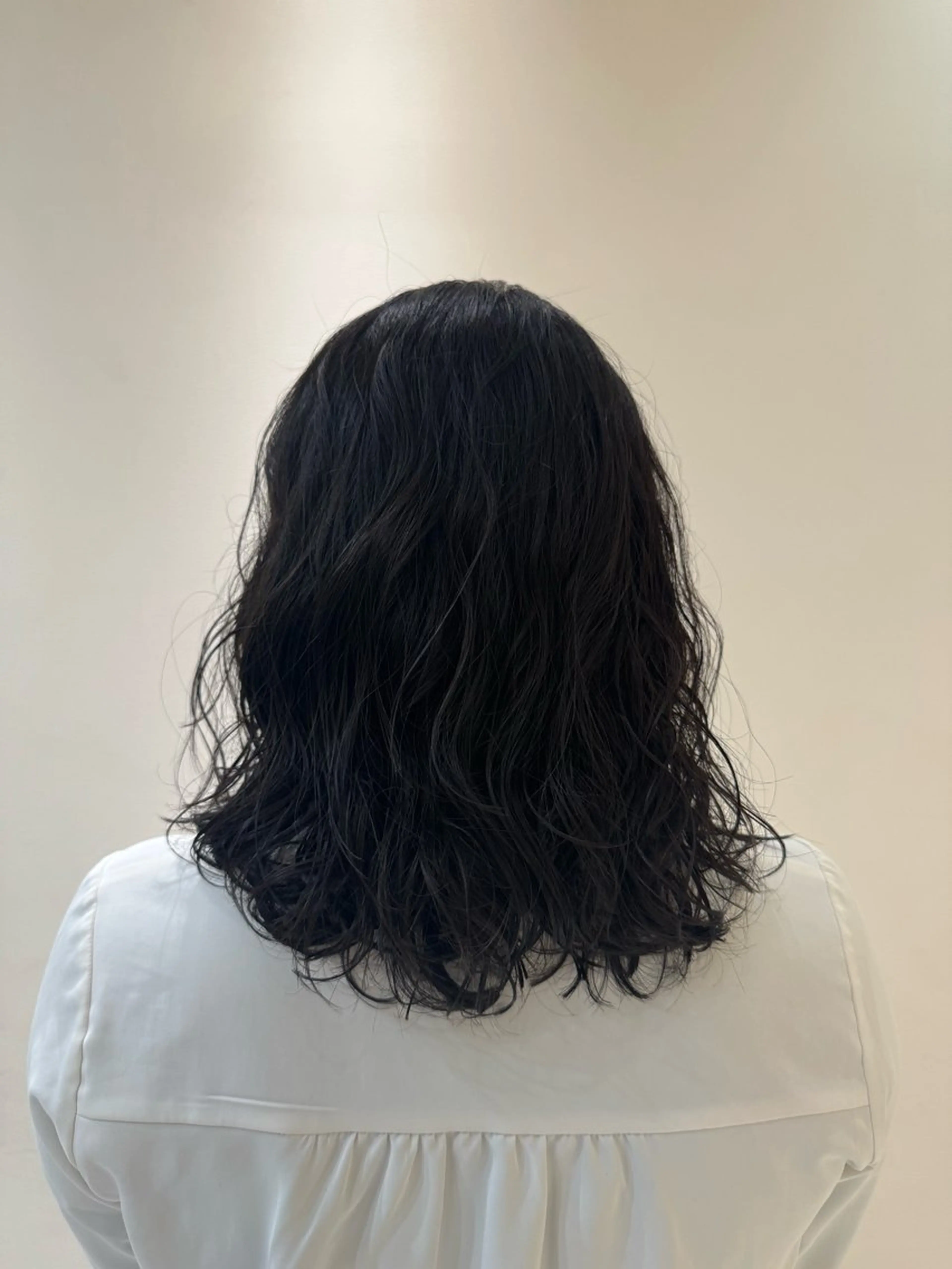 ミディアム パーマ TONI&GUY天神所属・大庫 桜のヘアスタイル