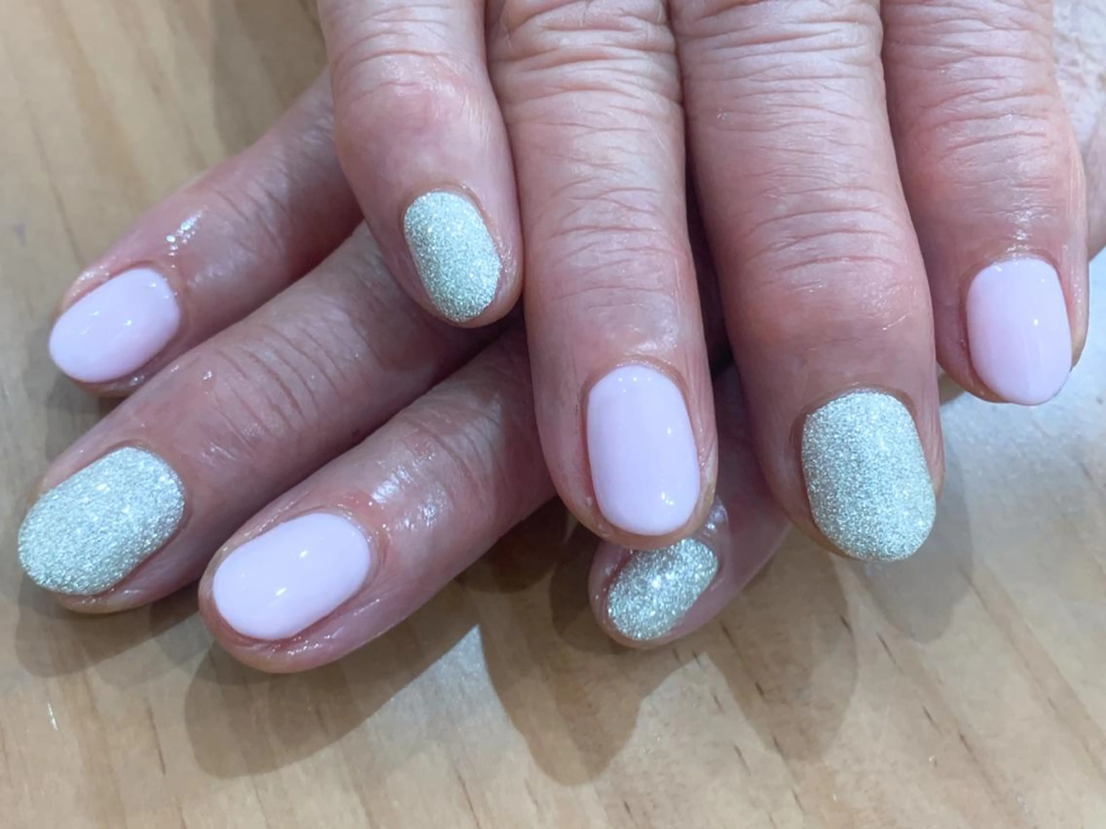 ネイル ラメ(グリッター) ピンク ハンドネイル 中川 愛理のその他イメージ