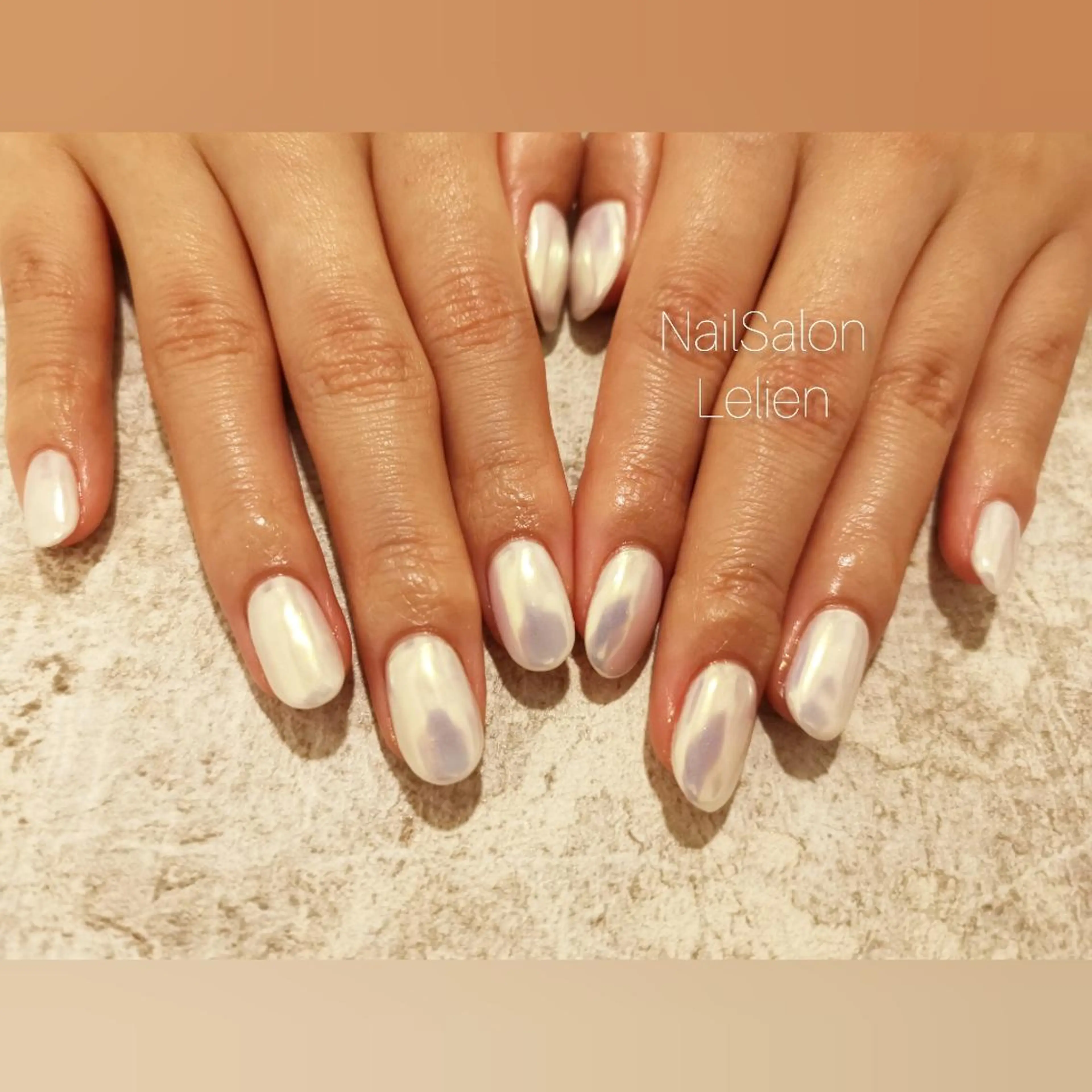 ネイル ミラーネイル ホワイト ハンドネイル 人気エリア💖完全個室【ルリエ】所属・ネイルサロン Lelienルリエのネイルデザイン