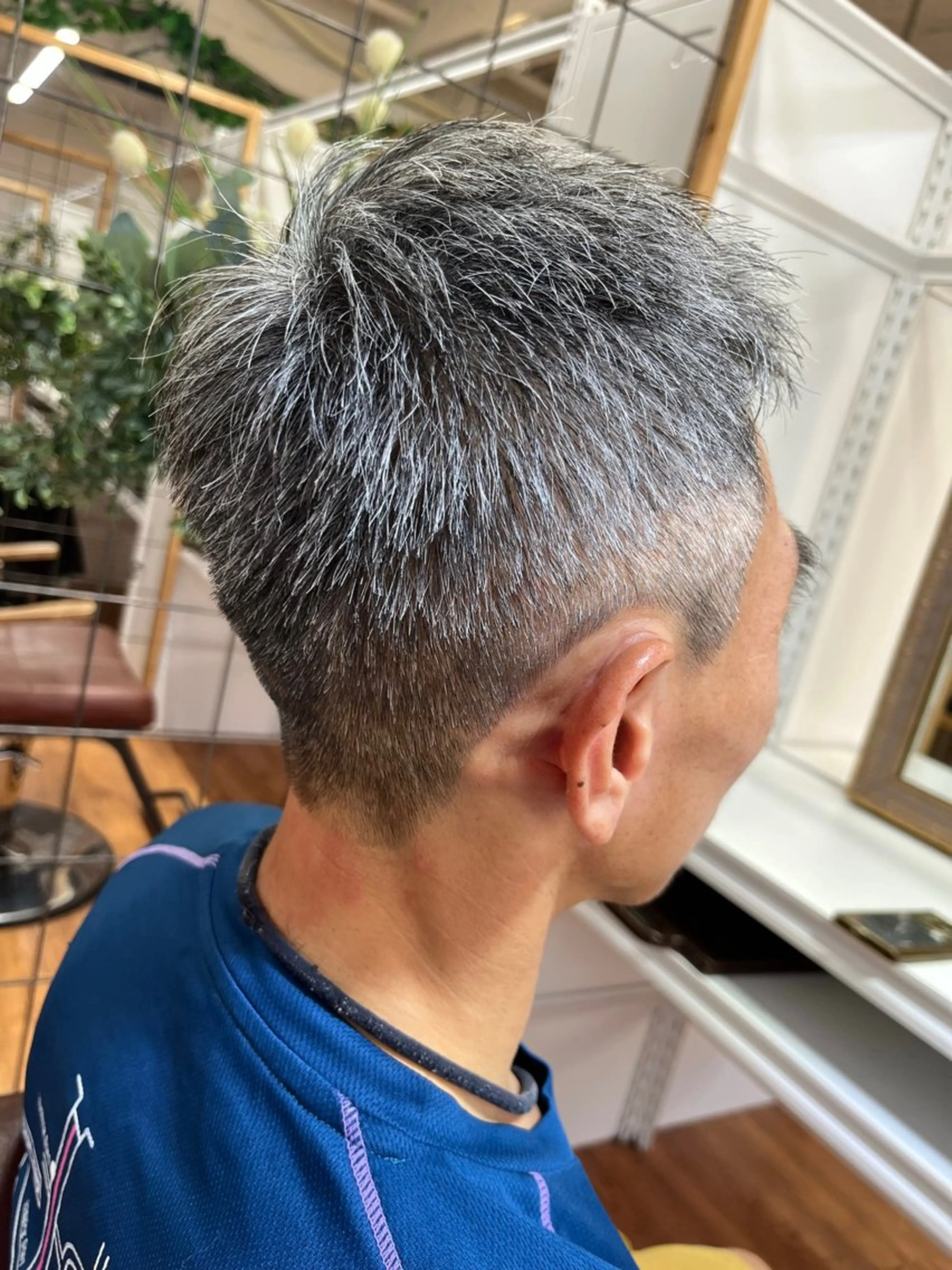 ショート 腰越 麻奈のヘアスタイル