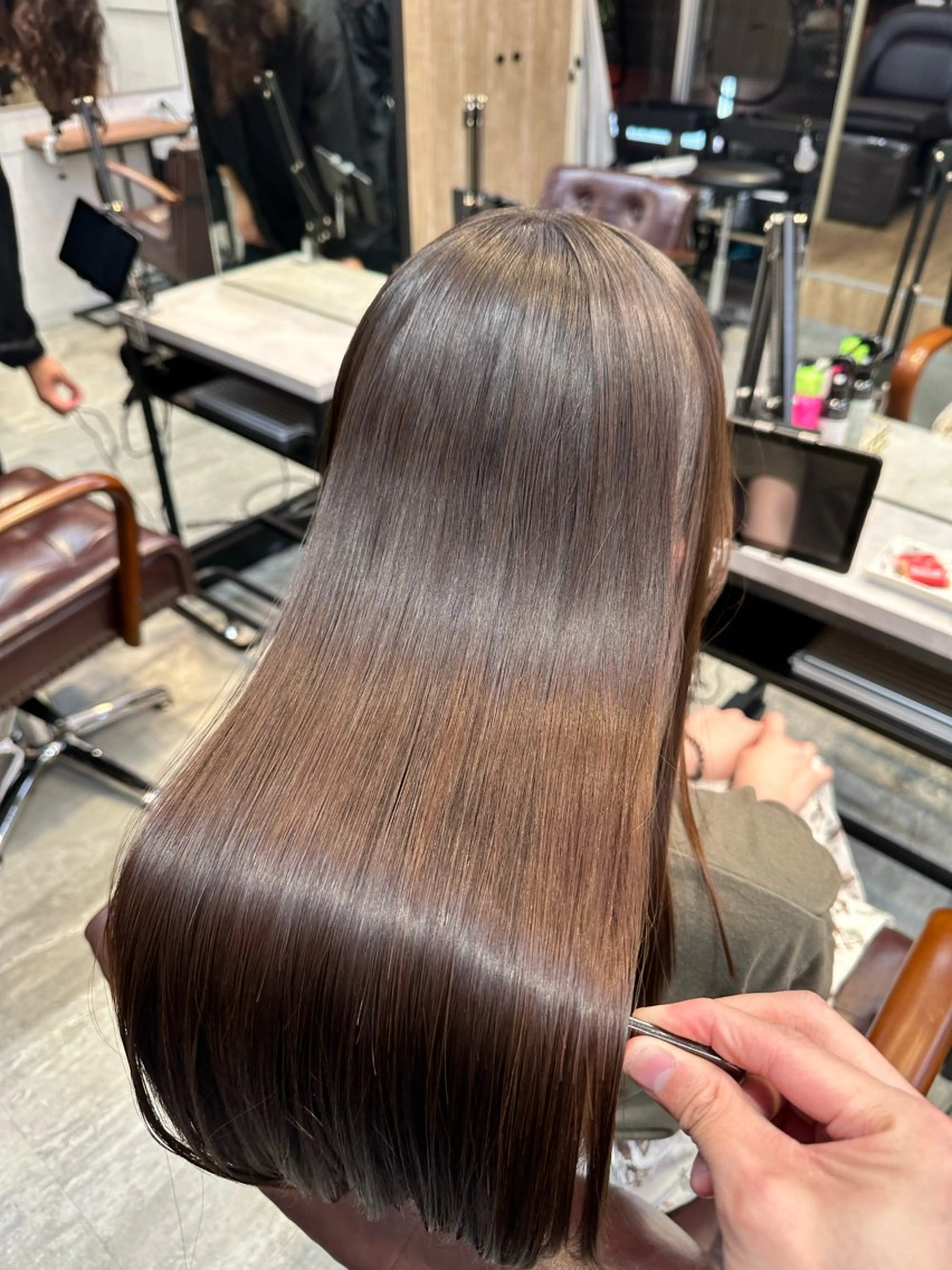 【✨平日限定/ お忙しい方用✨】カット+艶カラー+プレミアム縮毛矯正+トリートメント【指名長さ料金込み】 🌈の写真