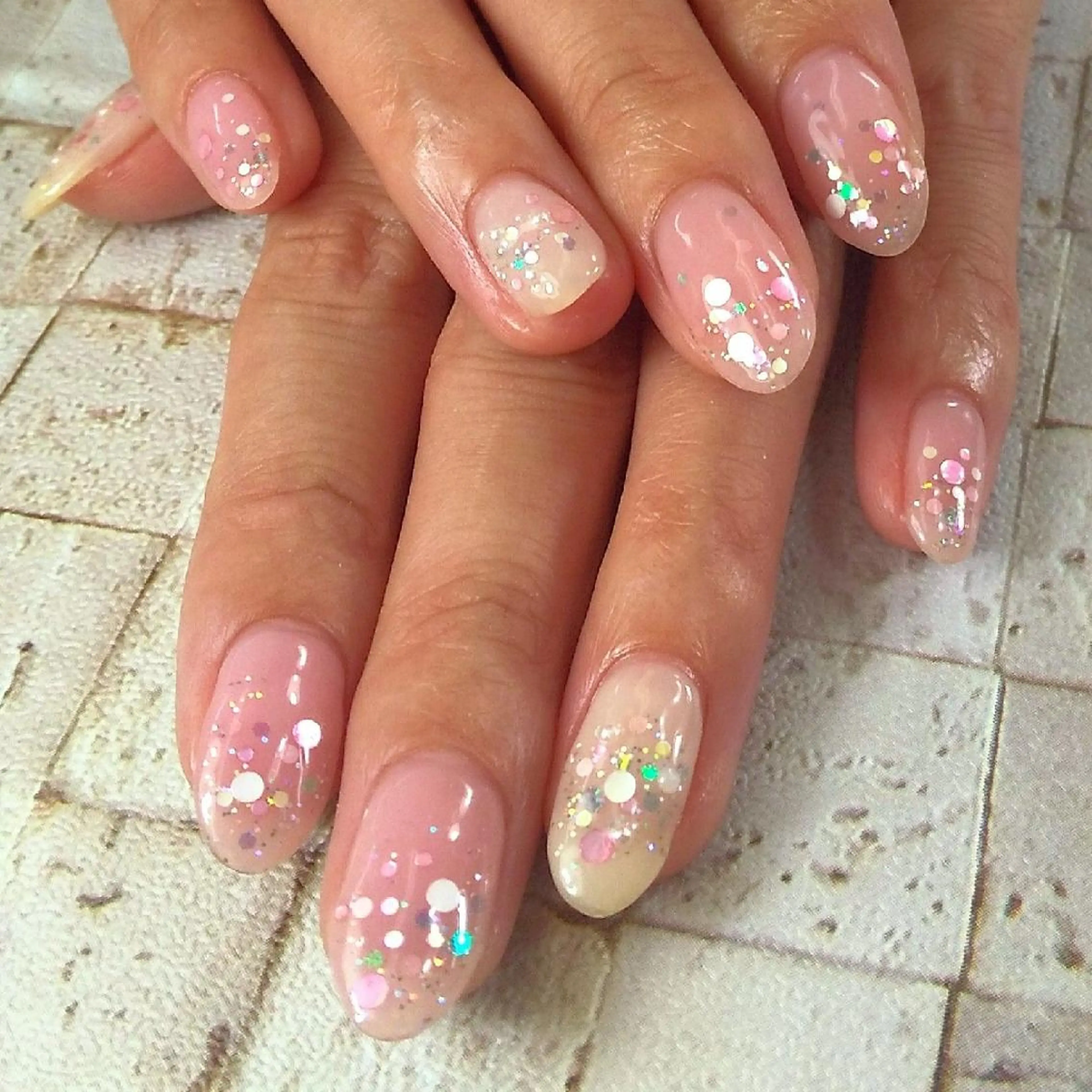 ネイル キラキラネイル ラメ(グリッター) ワンカラーネイル ピンク ホワイト 林 珠里のネイルデザイン