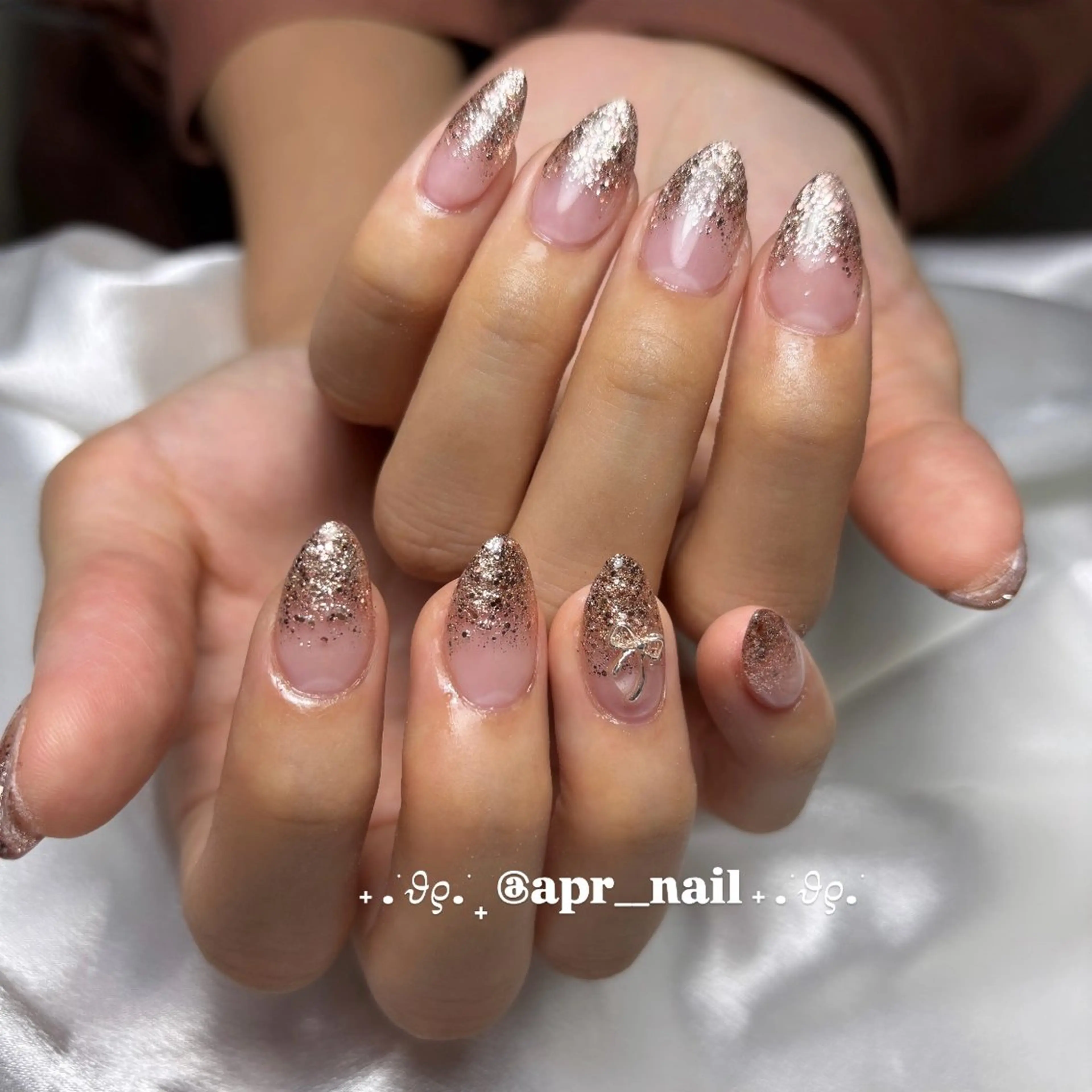 ネイル ラメ(グリッター) ラメグラデーション リボン Nailsalon apricotのネイルデザイン