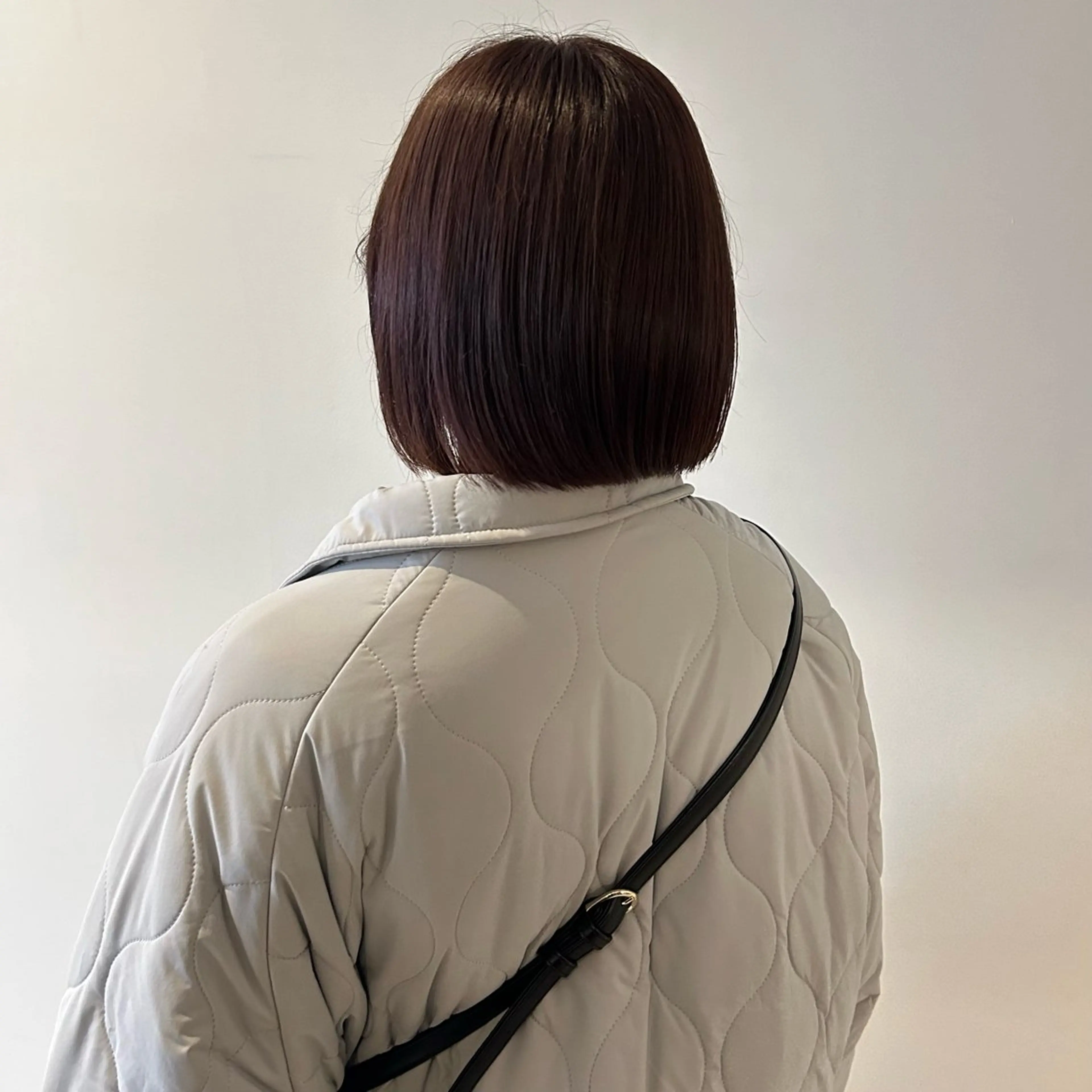 ショート カラー ブリーチ ケアブリーチ 透明感カラー ダブルカラー ブリーチなしカラー nonoka オリーブ/グレージュのヘアスタイル